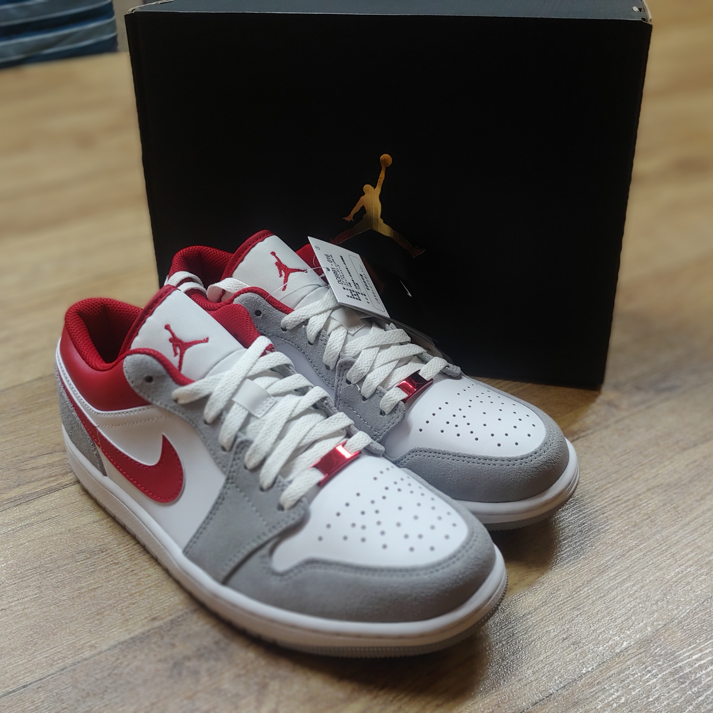Jordan 1 Low SE Light Smoke Grey Gym Red 착용 스타일