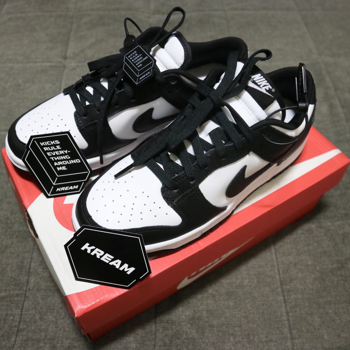 Nike Dunk Low Retro Black 착용 스타일 - 2