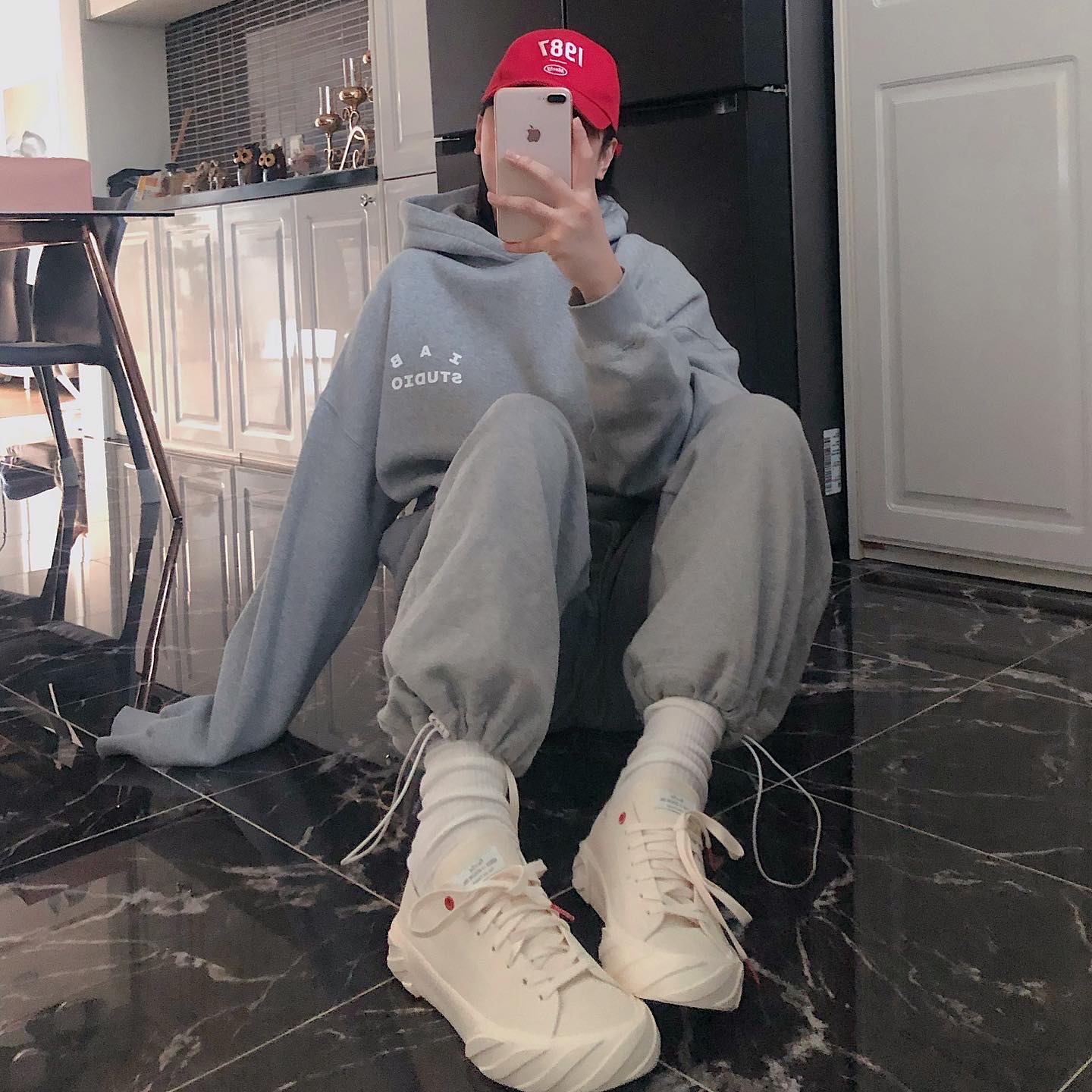 IAB Studio Hoodie Gray - 21SS 착용 스타일 - 1