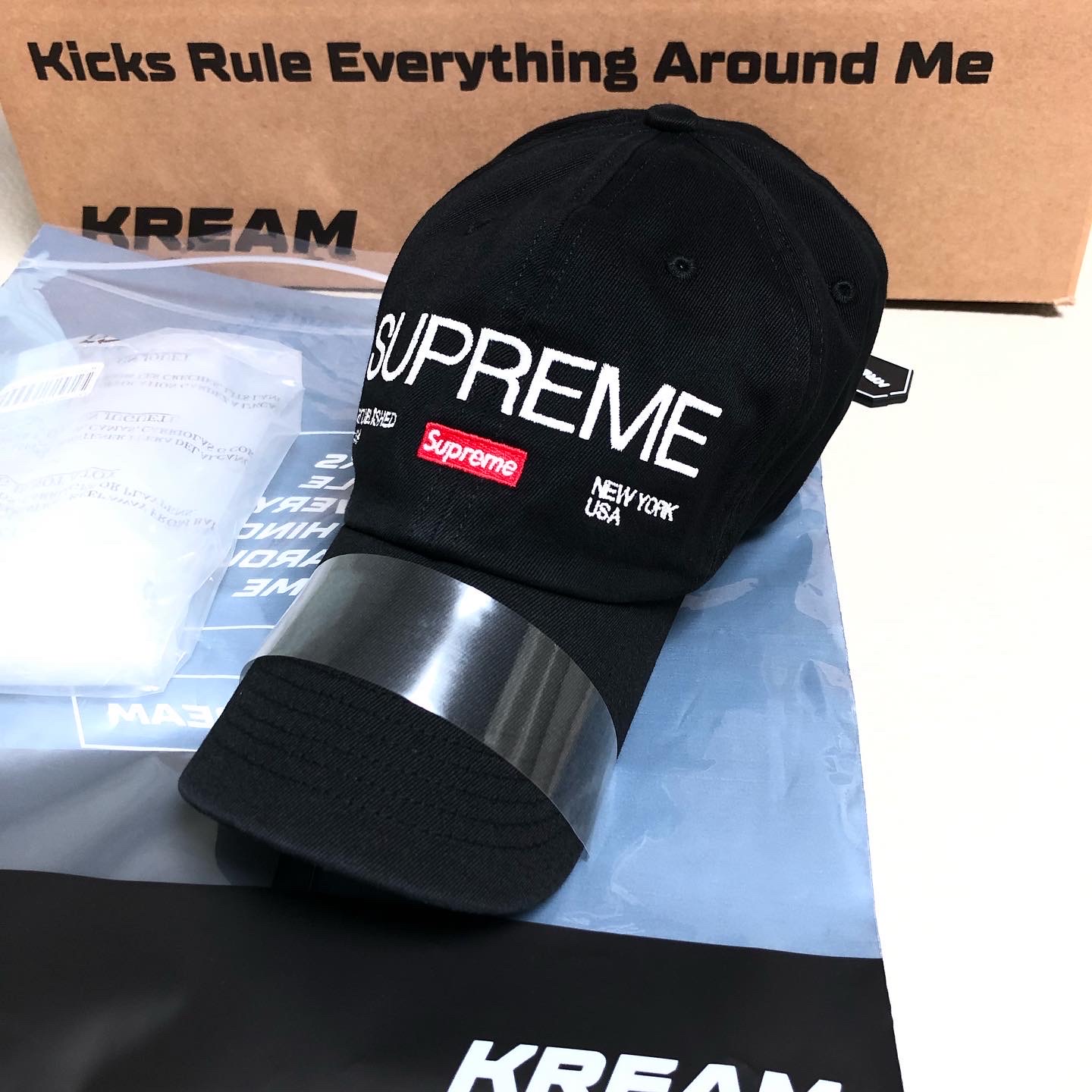 Supreme Est. 1994 6-Panel Black - 21FW 착용 스타일 - 1