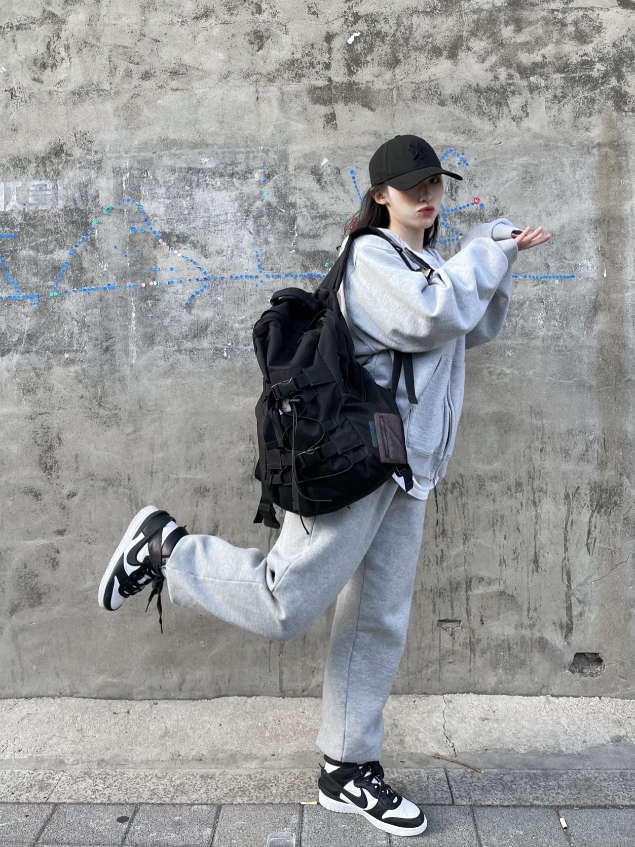 Nike x Ambush Dunk High Black 착용 스타일 - 1
