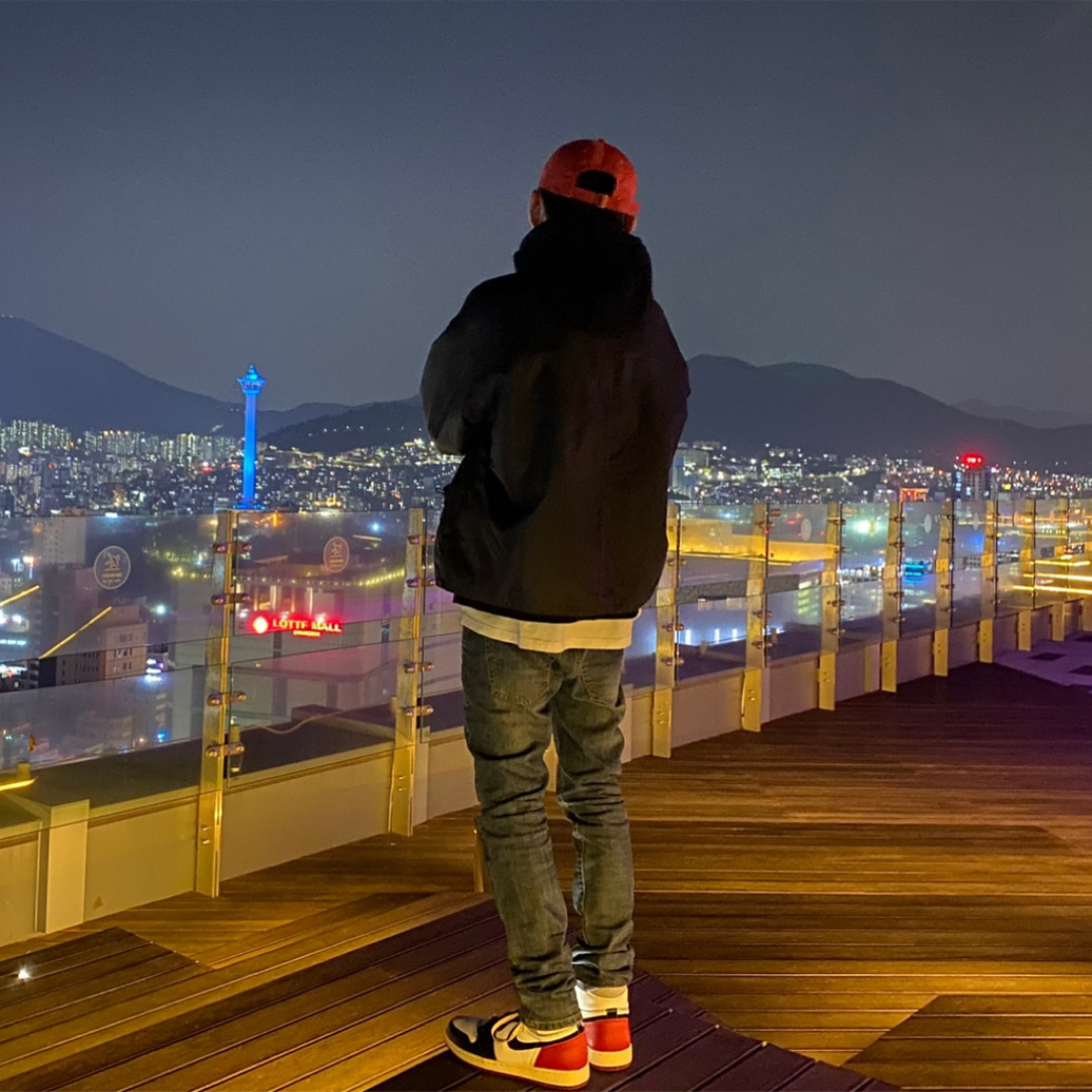 Jordan 1 x Union Retro High Black Toe, Jordan 1 x Travis Scott x Fragment Retro Low OG SP Military Blue 착용 스타일 - 3