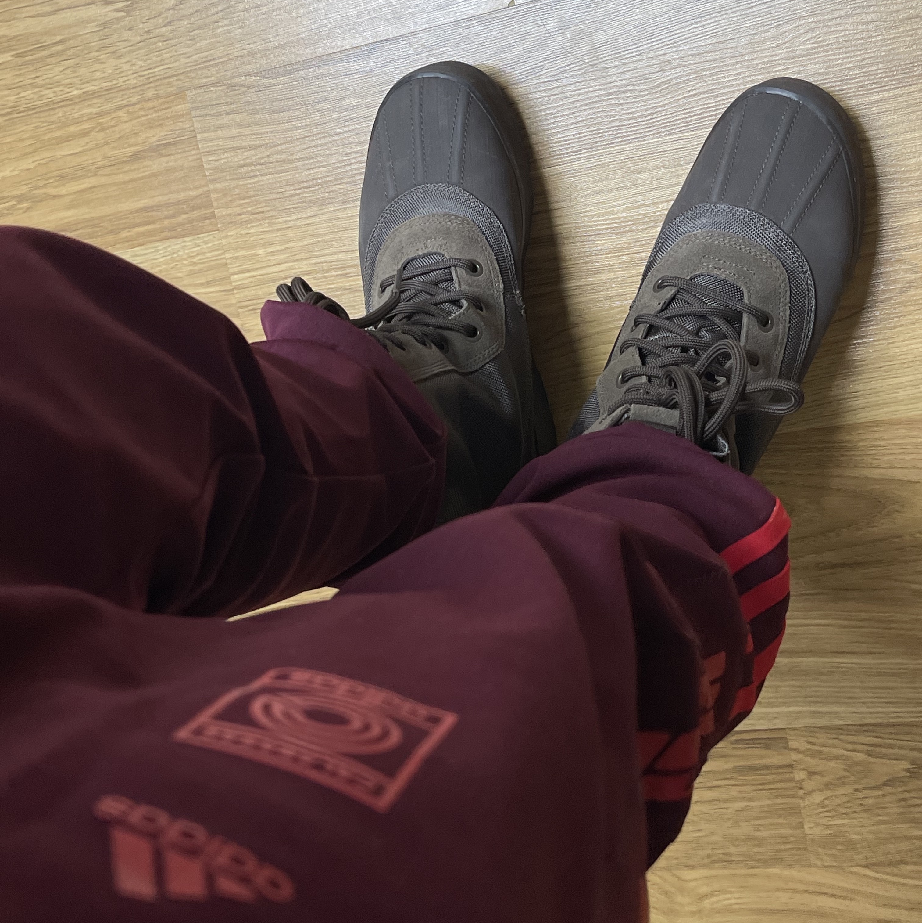 Adidas Yeezy 950 Chocolate 착용 스타일 - 3