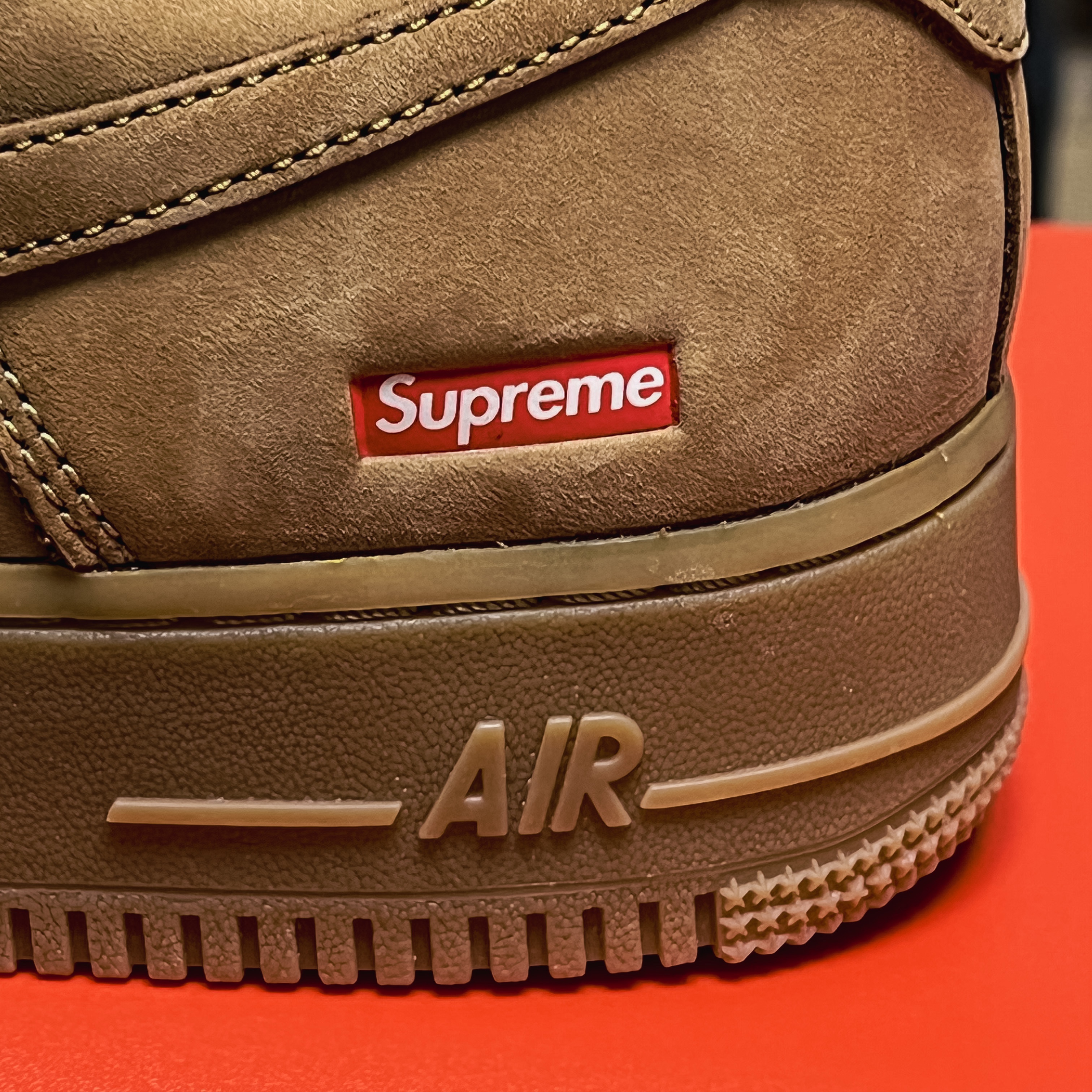 Nike x Supreme Air Force 1 Low Flax 착용 스타일 - 2