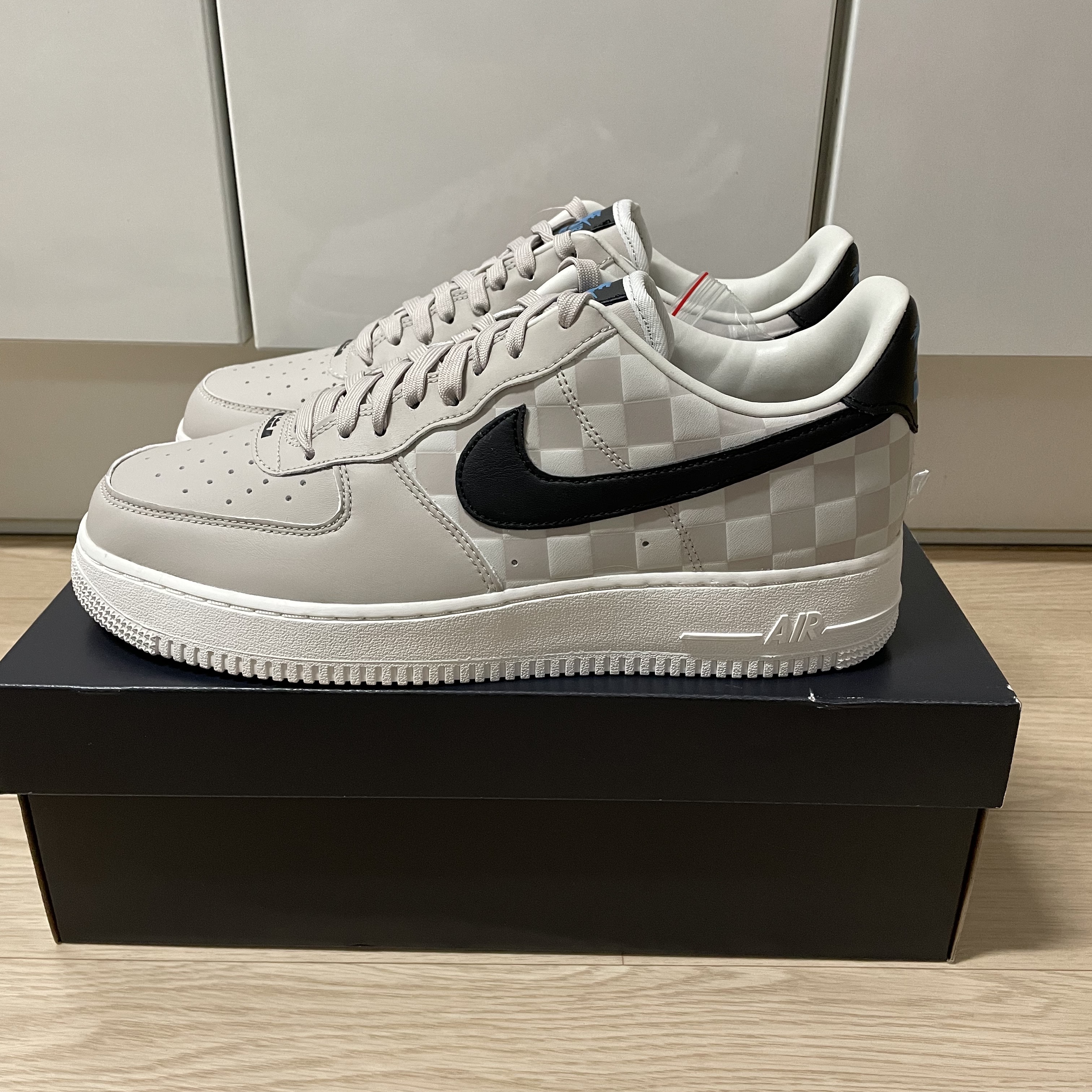Nike Air Force 1 '07 QS LBJ 착용 스타일 - 1