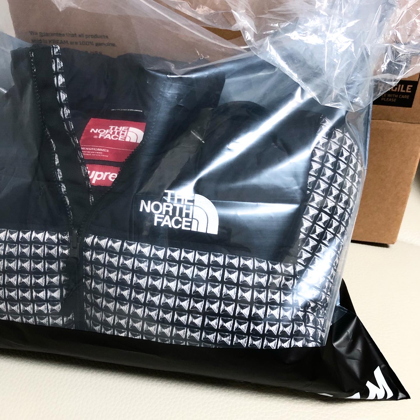 Supreme x The North Face Studded Nuptse Jacket Black - 21SS 착용 스타일 - 2