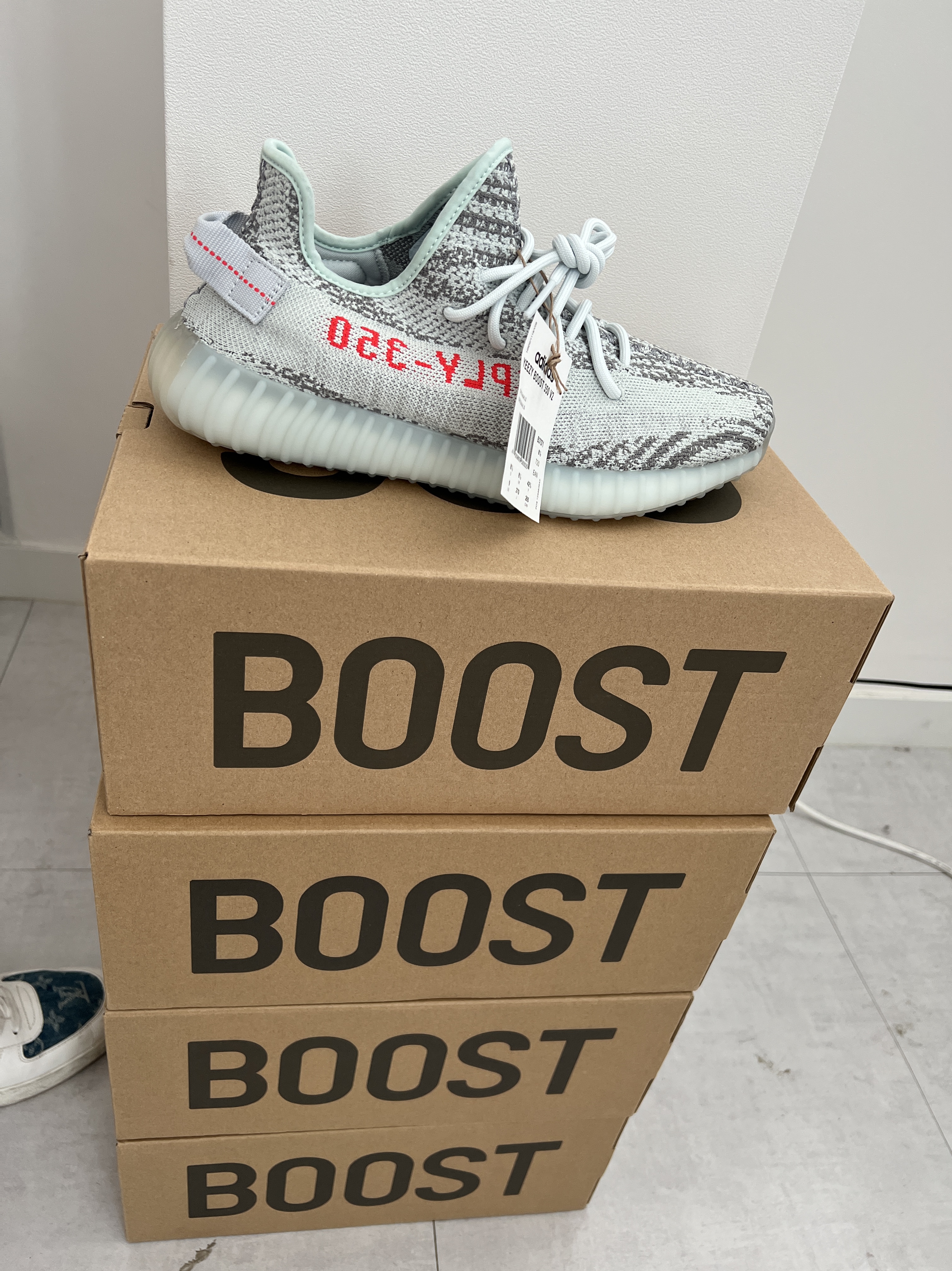 Adidas Yeezy Boost 350 V2 Blue Tint 2017 착용 스타일 - 1