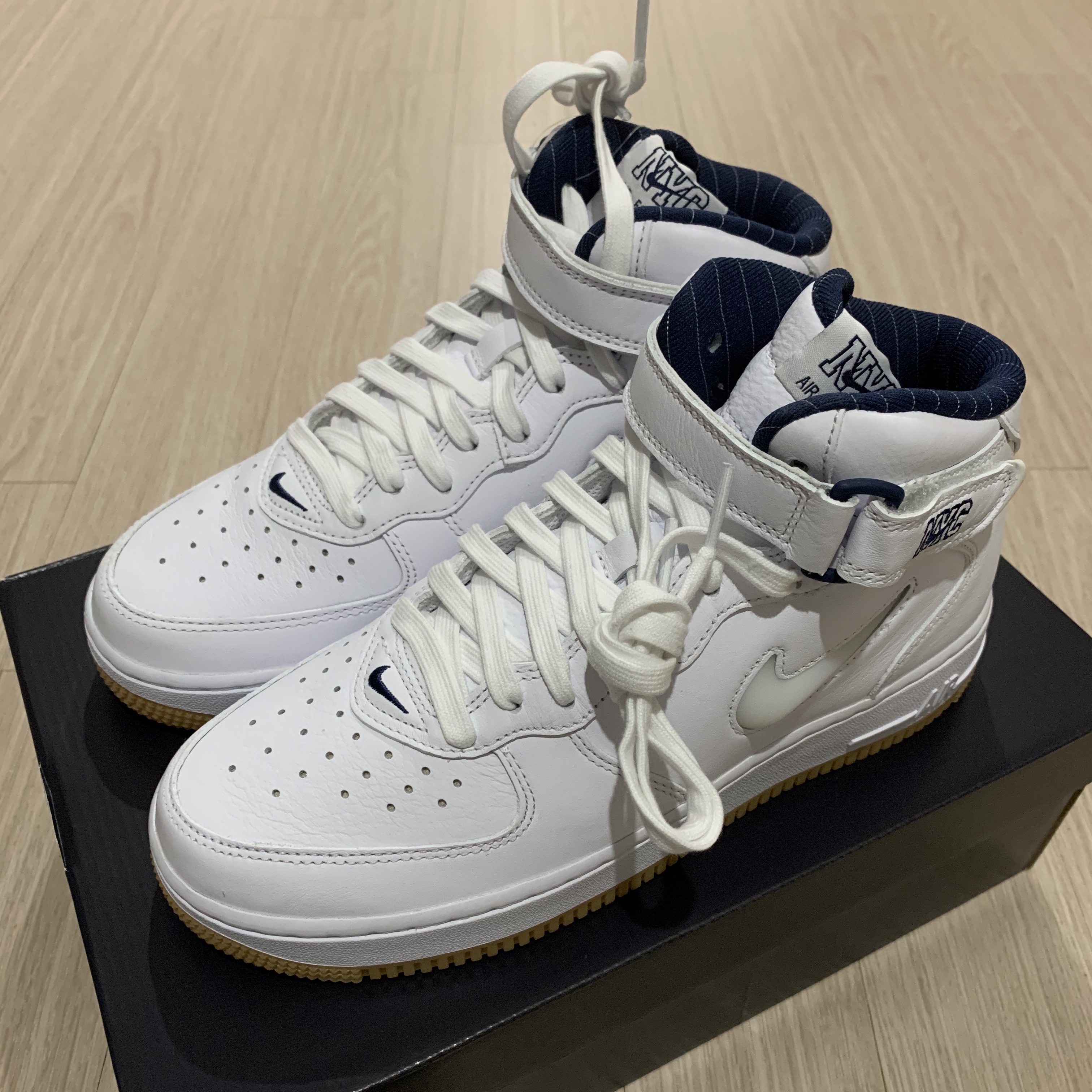 Nike Air Force 1 Mid QS NYC White Midnight Navy 착용 스타일 - 1