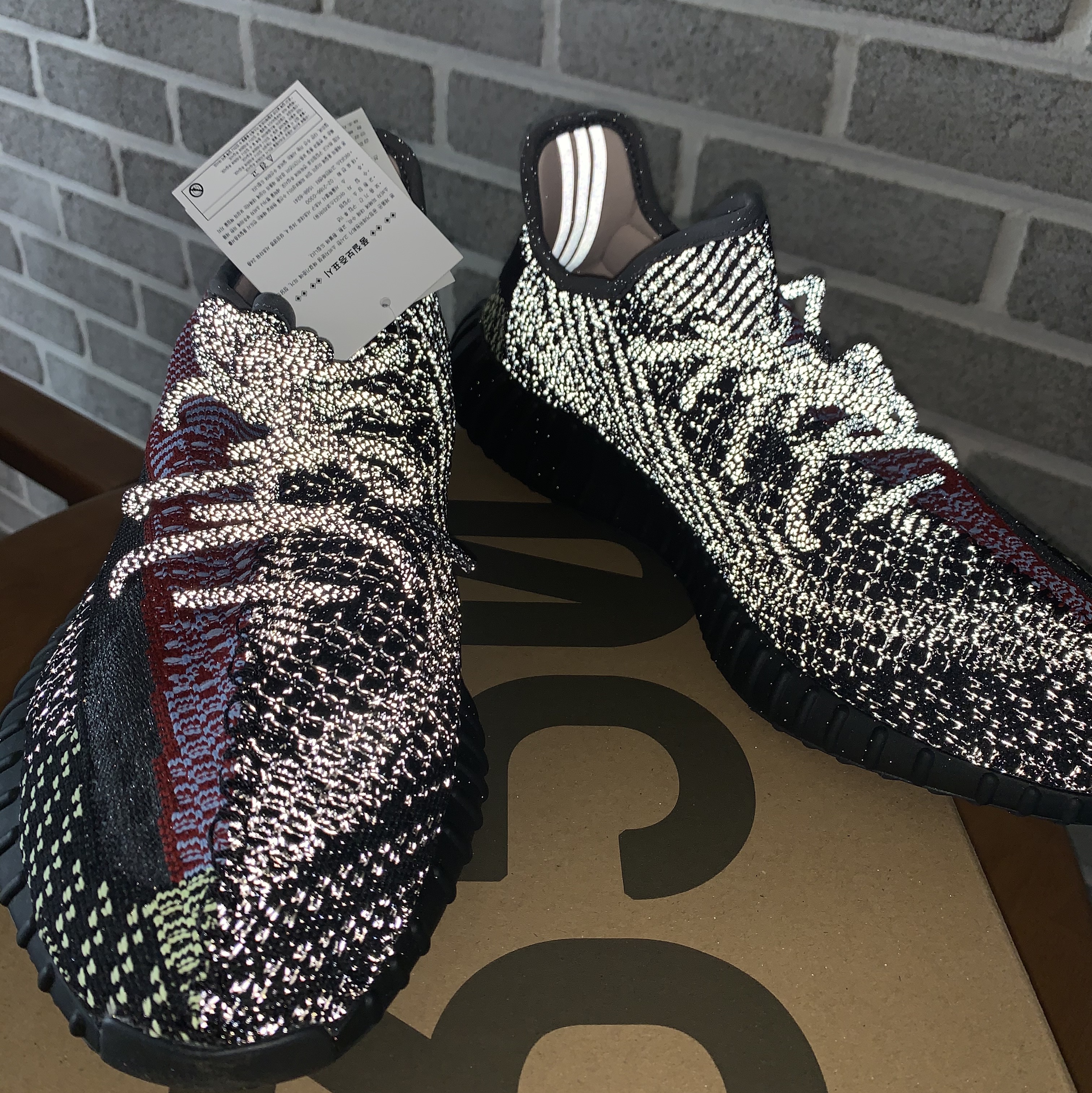 Adidas Yeezy Boost 350 V2 Yecheil - Reflective 착용 스타일