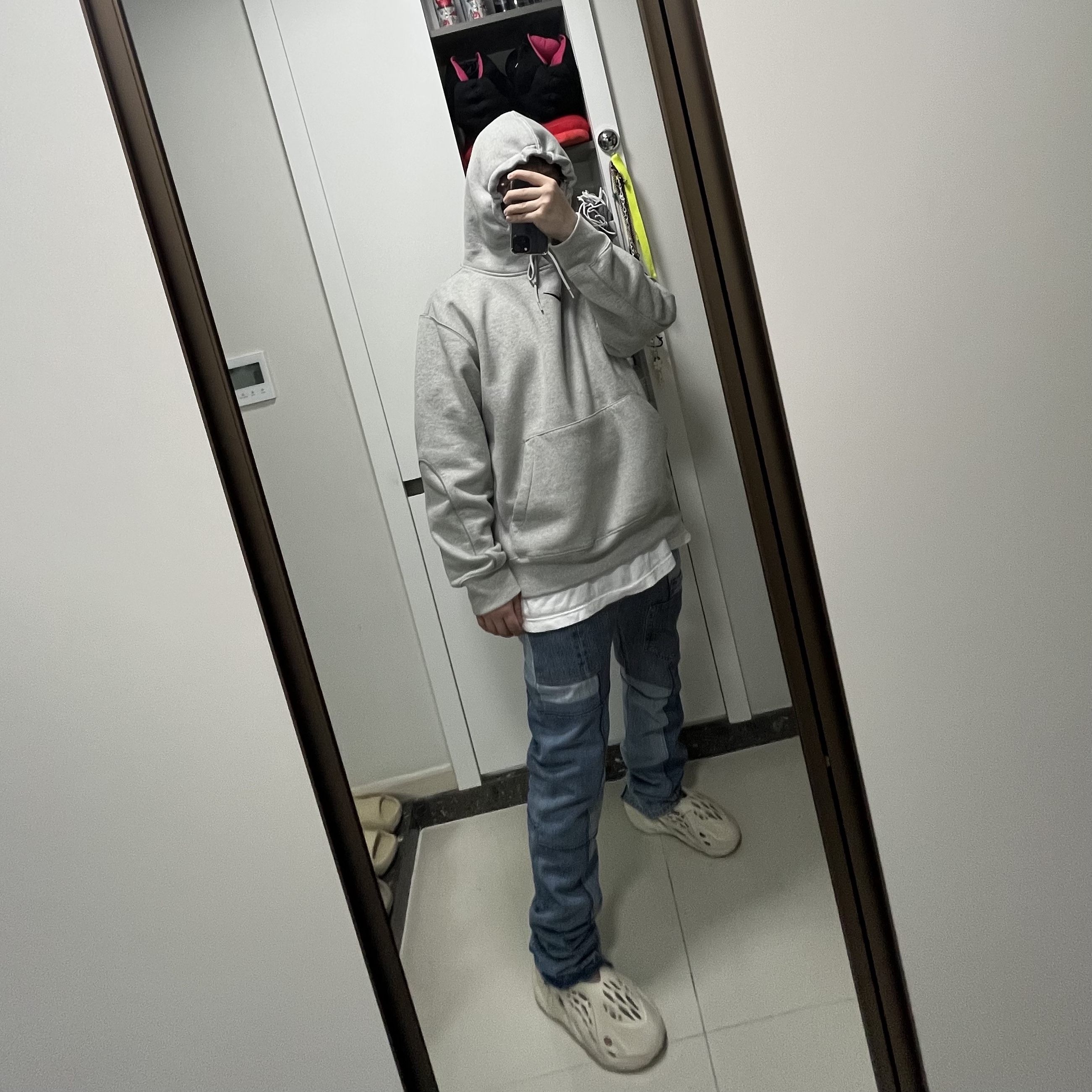 Nike x Drake Nocta Cardinal Stock Essential Hoodie Grey - US/EU, Adidas Yeezy Foam RNNR Sand 착용 스타일