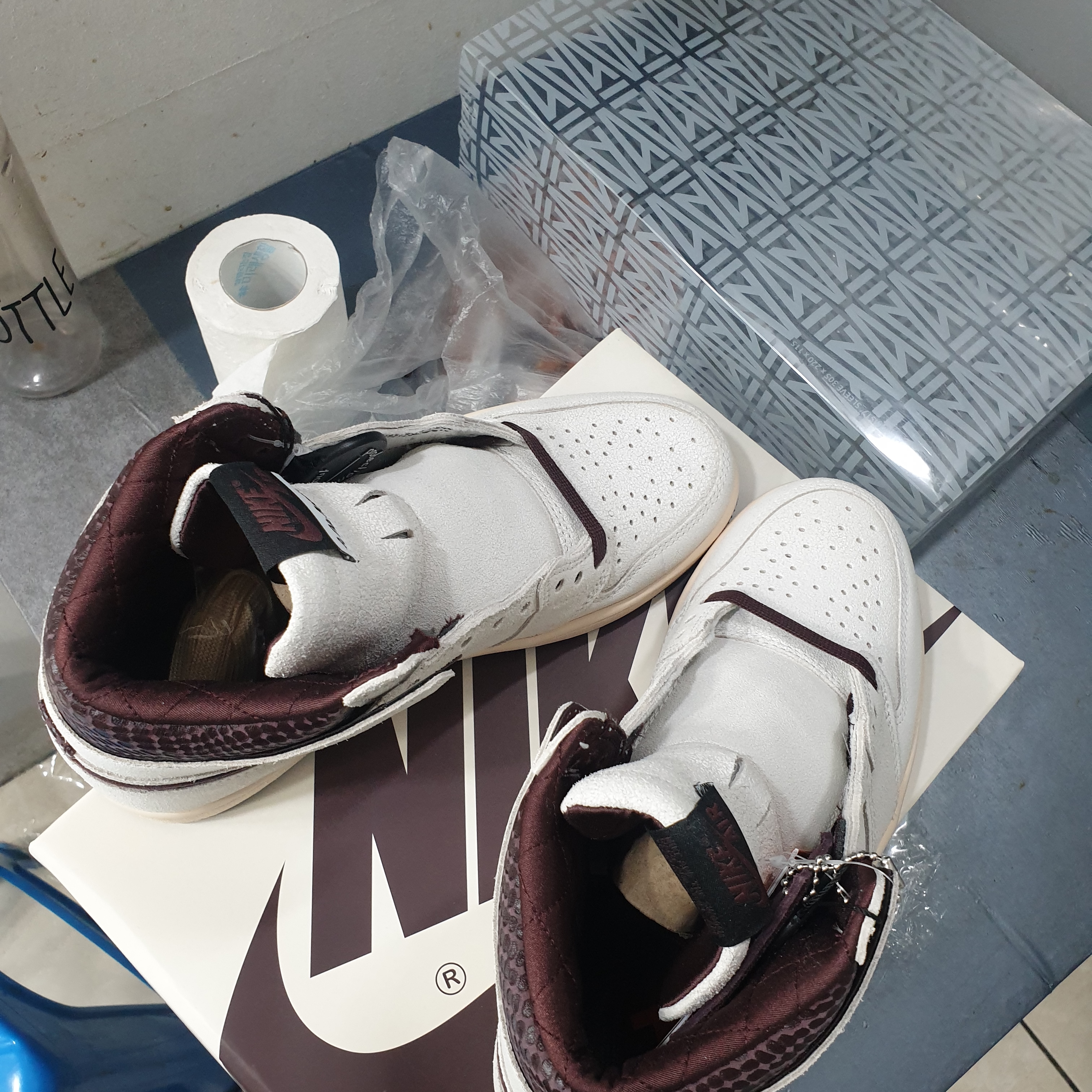Jordan 1 x A Ma Maniere Retro High OG SP Sail and Burgundy 착용 스타일 - 1
