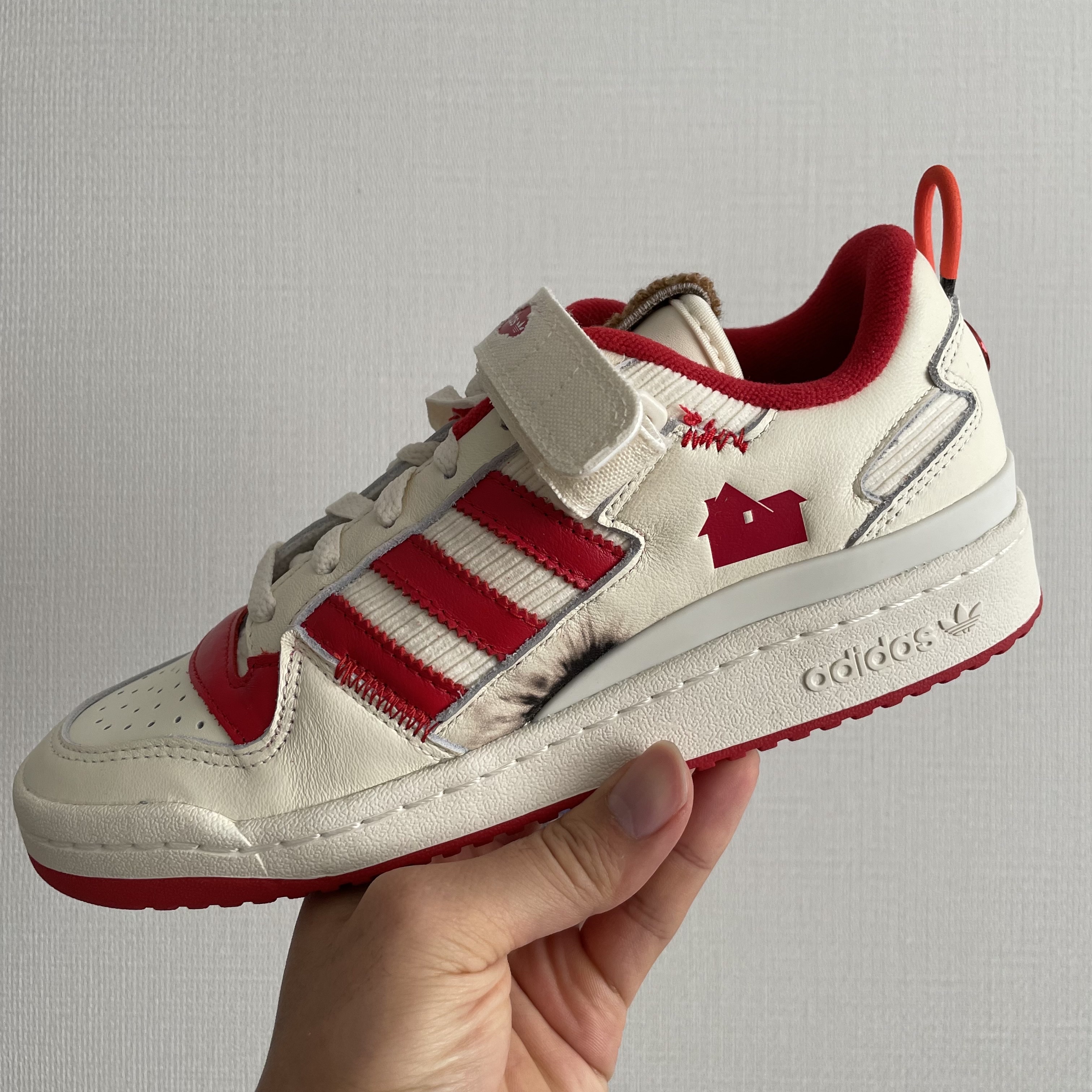 Adidas Forum Low Home Alone 착용 스타일 - 1