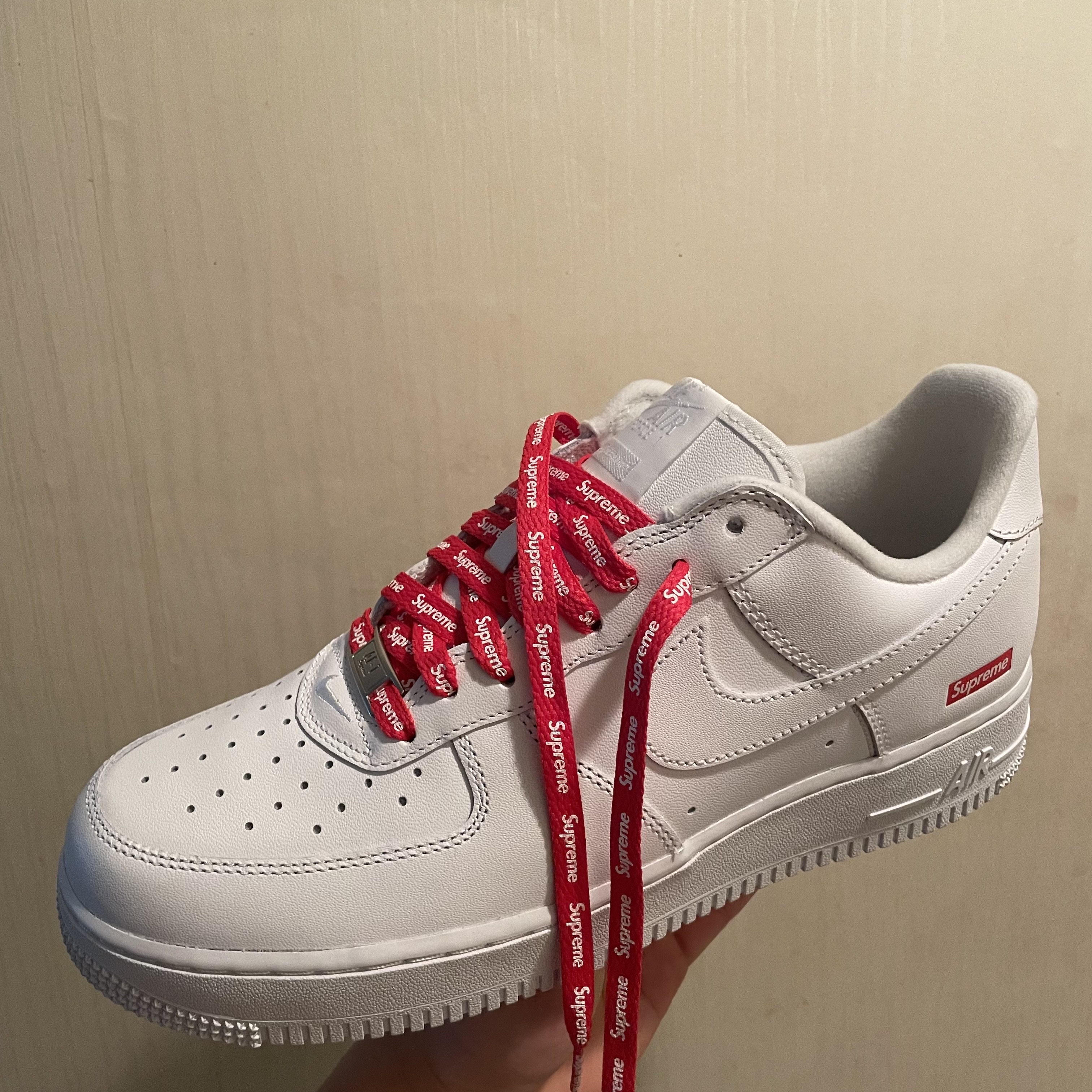 Nike x Supreme Air Force 1 Low White 착용 스타일 - 1