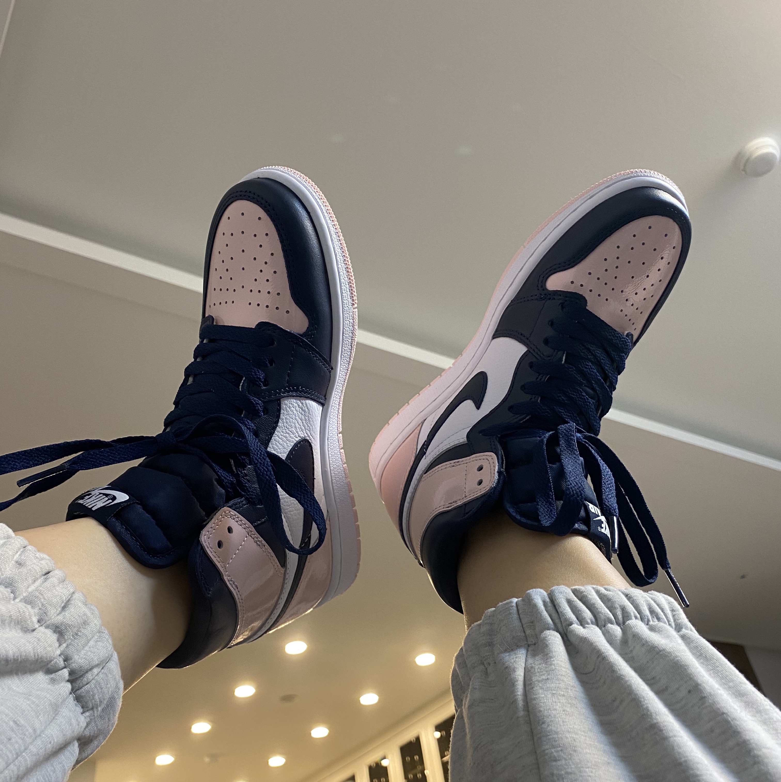 (W) Jordan 1 Retro High OG Atmosphere 착용 스타일