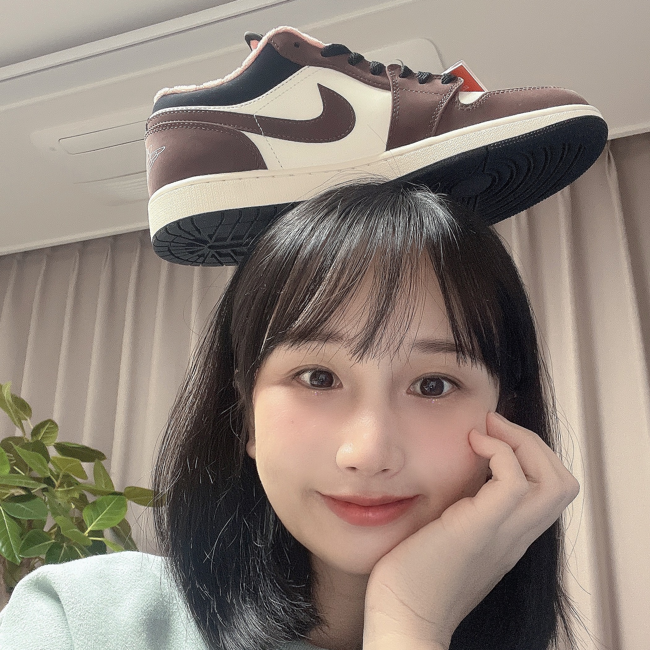 Jordan 1 Low SE Chocolate Bliss 착용 스타일 - 1