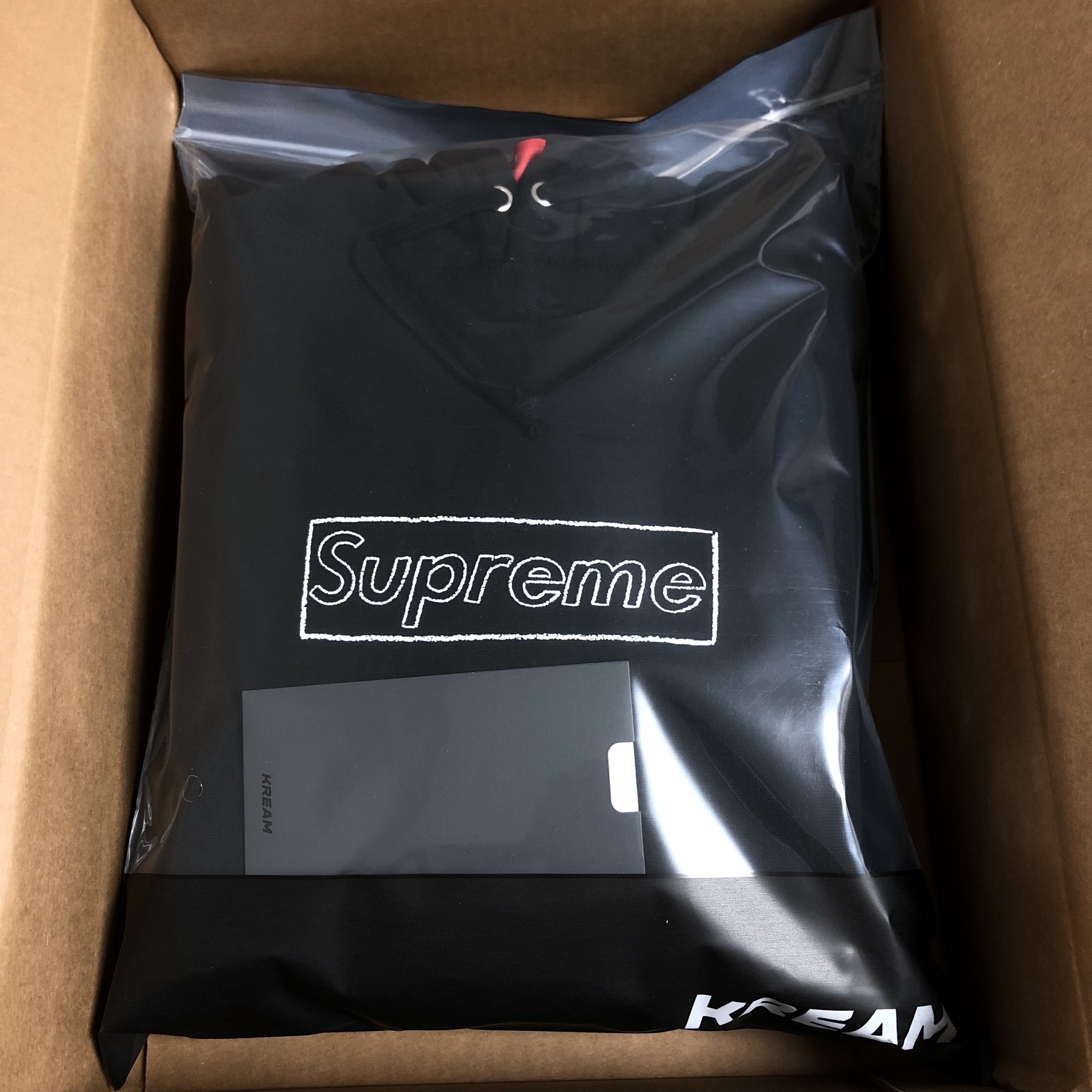 Supreme x Kaws Chalk Logo Hooded Sweatshirt Black - 21SS 착용 스타일 - 2
