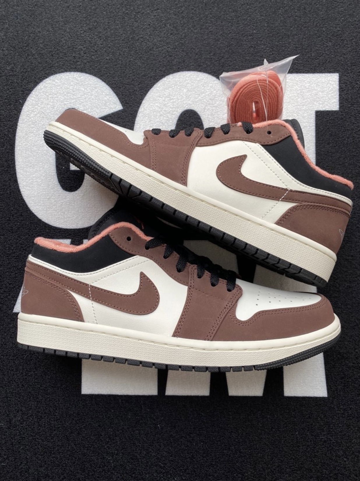 Jordan 1 Low SE Chocolate Bliss 착용 스타일 - 2