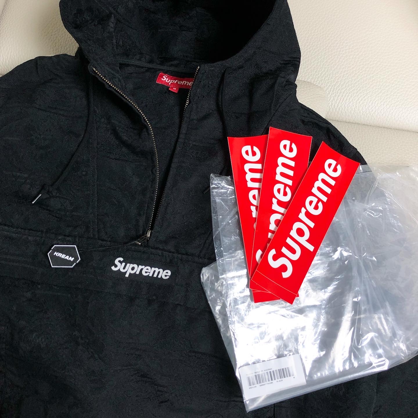 Supreme Floral Tapestry Anorak Black - 21SS 착용 스타일 - 1