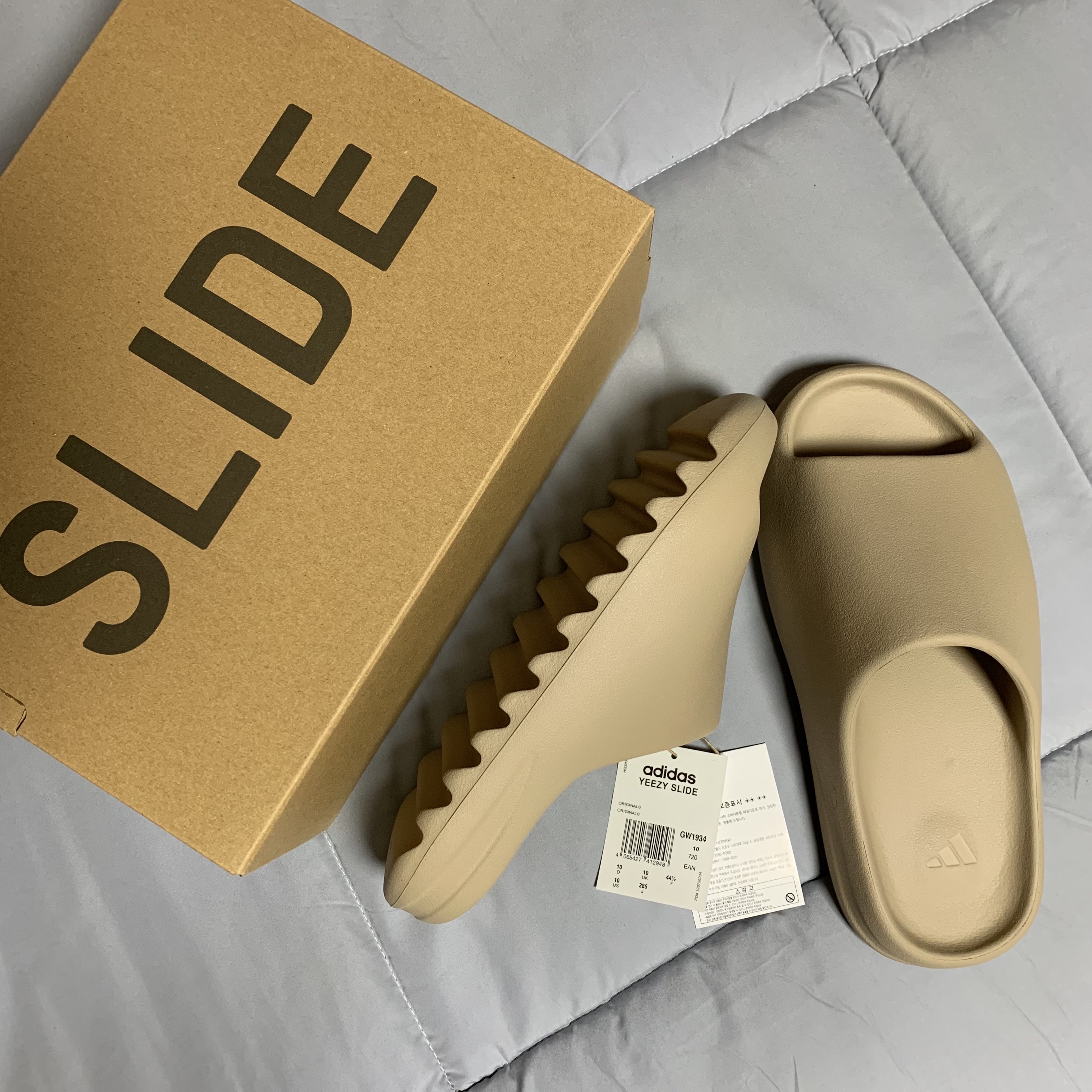 Adidas Yeezy Slide Pure 착용 스타일
