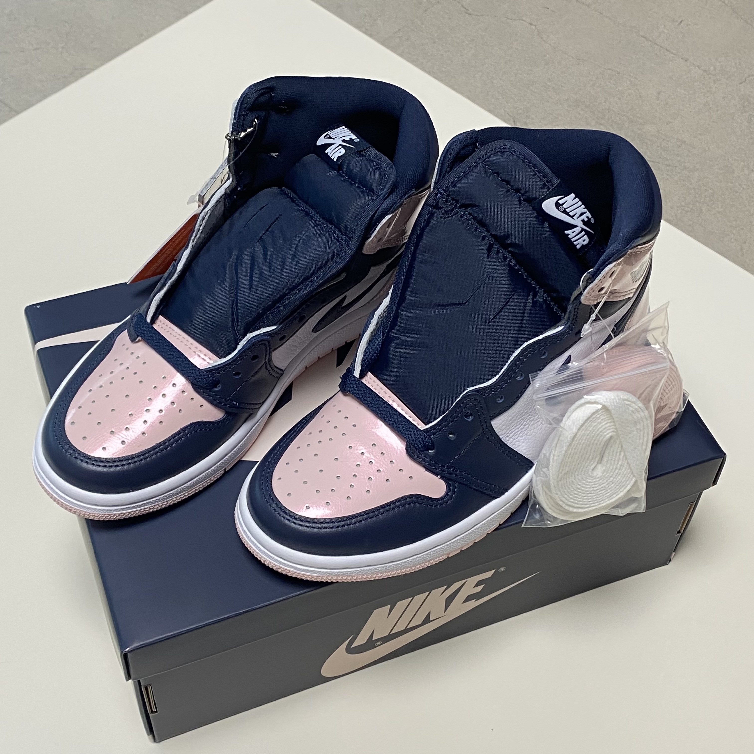 (W) Jordan 1 Retro High OG Atmosphere 착용 스타일 - 4
