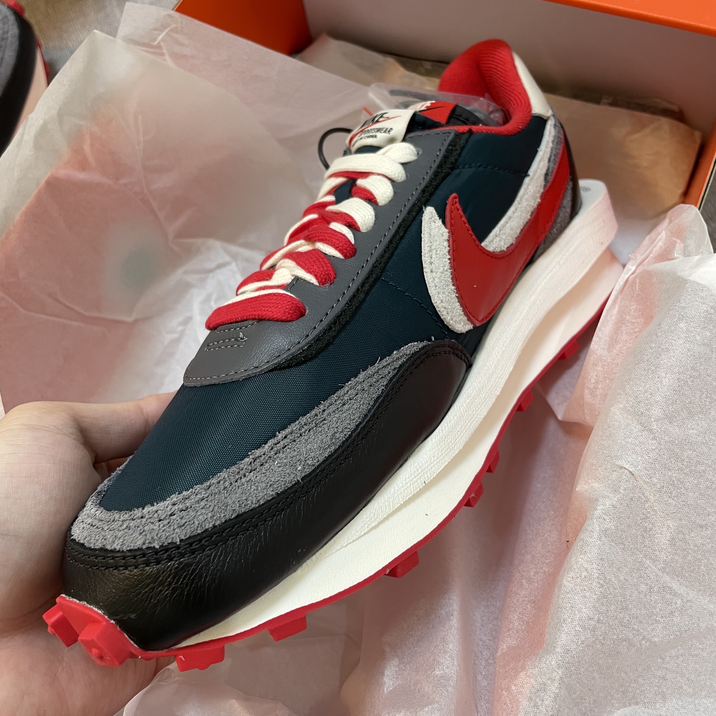 Nike x Sacai x Undercover LDWaffle Midnight Spruce University Red 착용 스타일 - 1