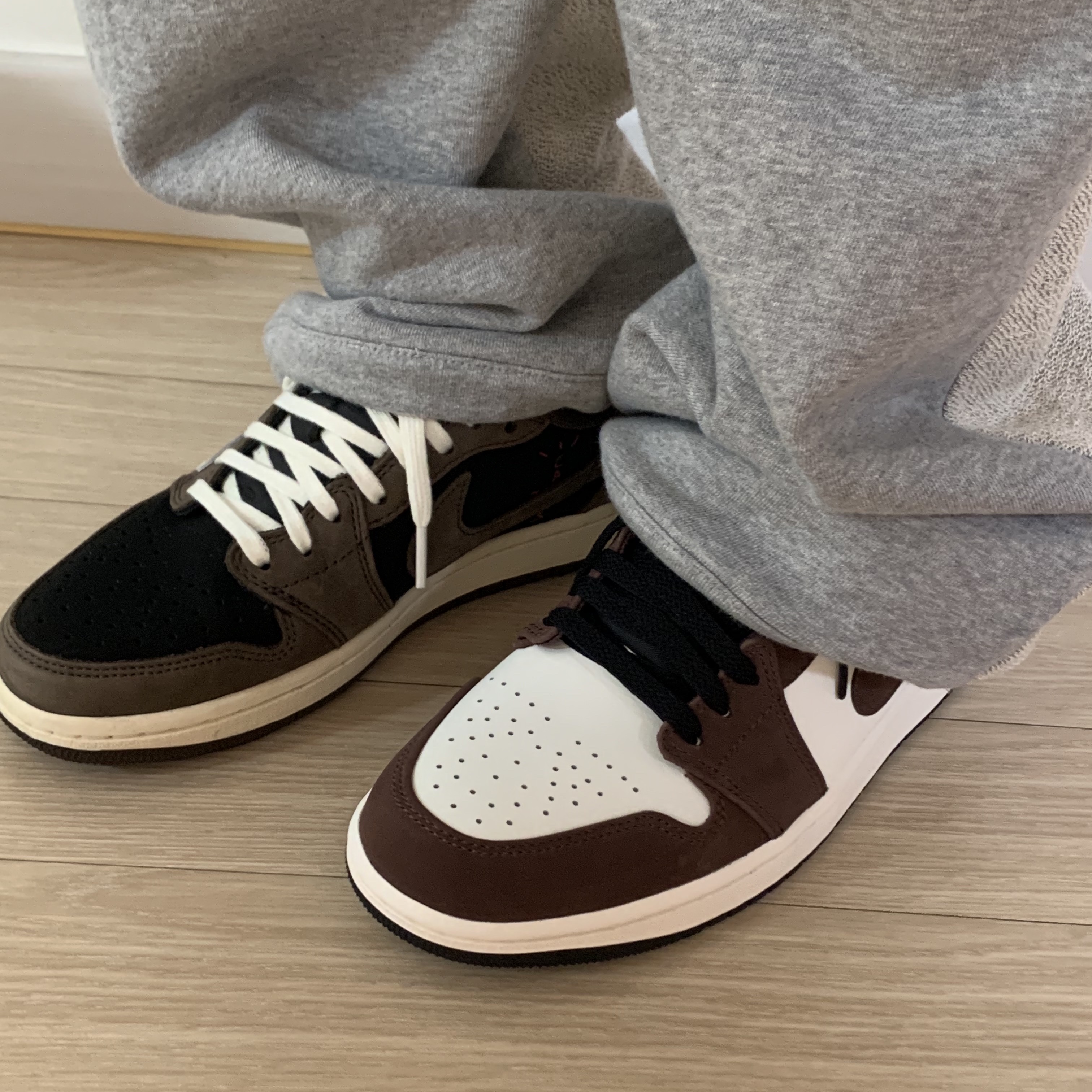 Jordan 1 Low SE Chocolate Bliss, Jordan 1 x Travis Scott Retro Low OG SP Mocha 착용 스타일 - 2