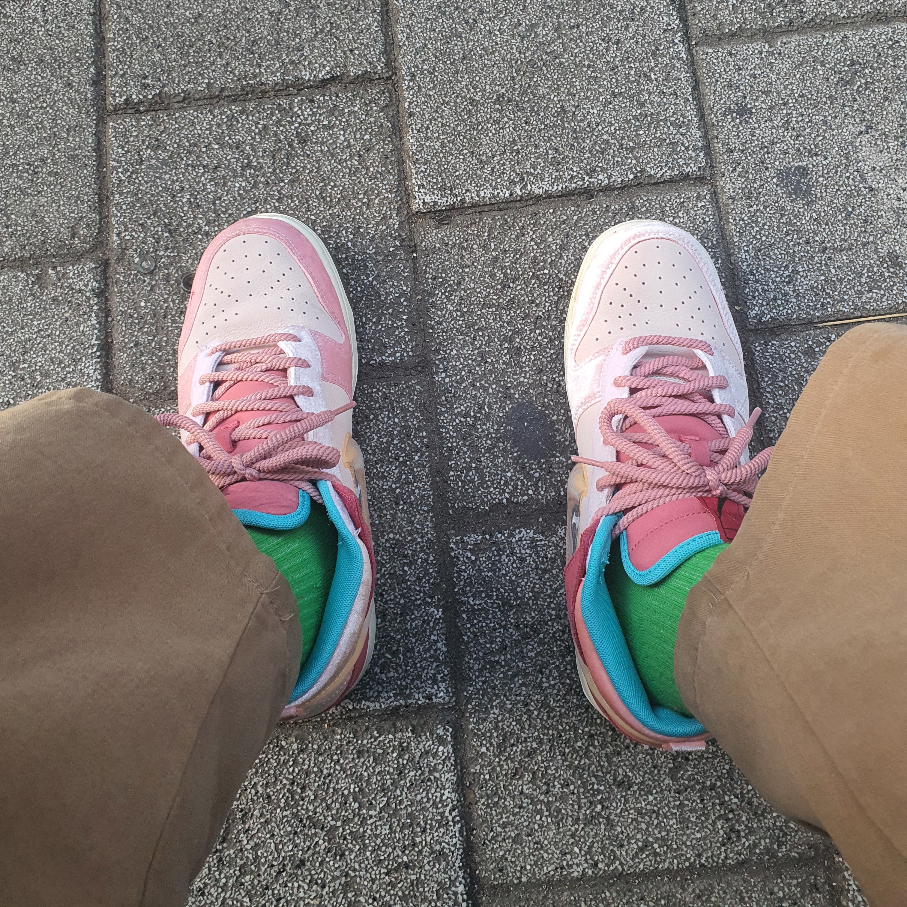 Nike x Social Status Dunk Mid Free Lunch Strawberry Milk 착용 스타일