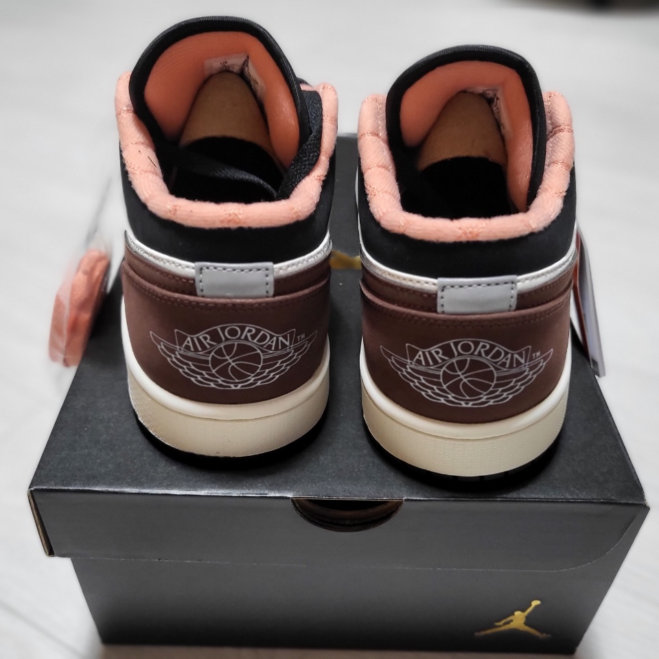 Jordan 1 Low SE Chocolate Bliss 착용 스타일 - 4