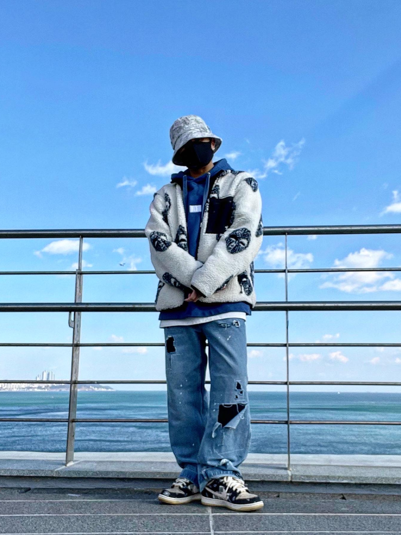 Zara x Ader Error Patchwork Jeans Blue, Nike x Travis Scott SB Dunk Low 착용 스타일 - 2