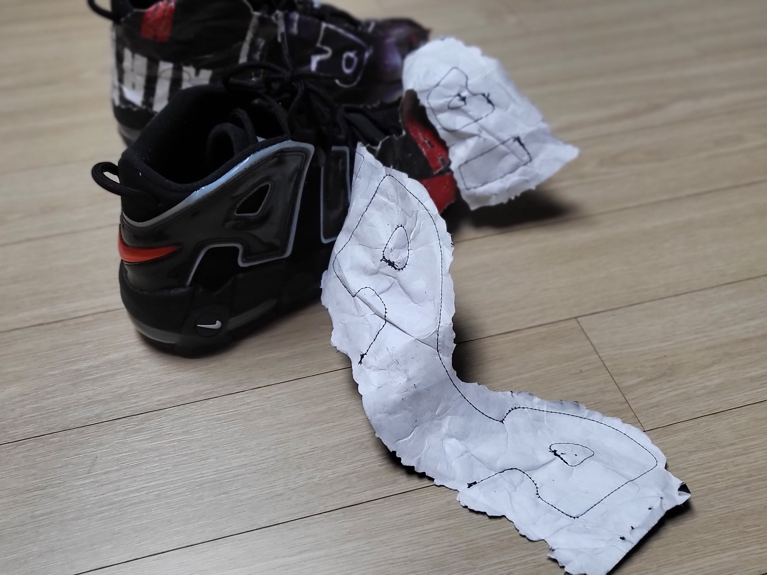 Nike Air More Uptempo 96 Maximum Volume 착용 스타일 - 2