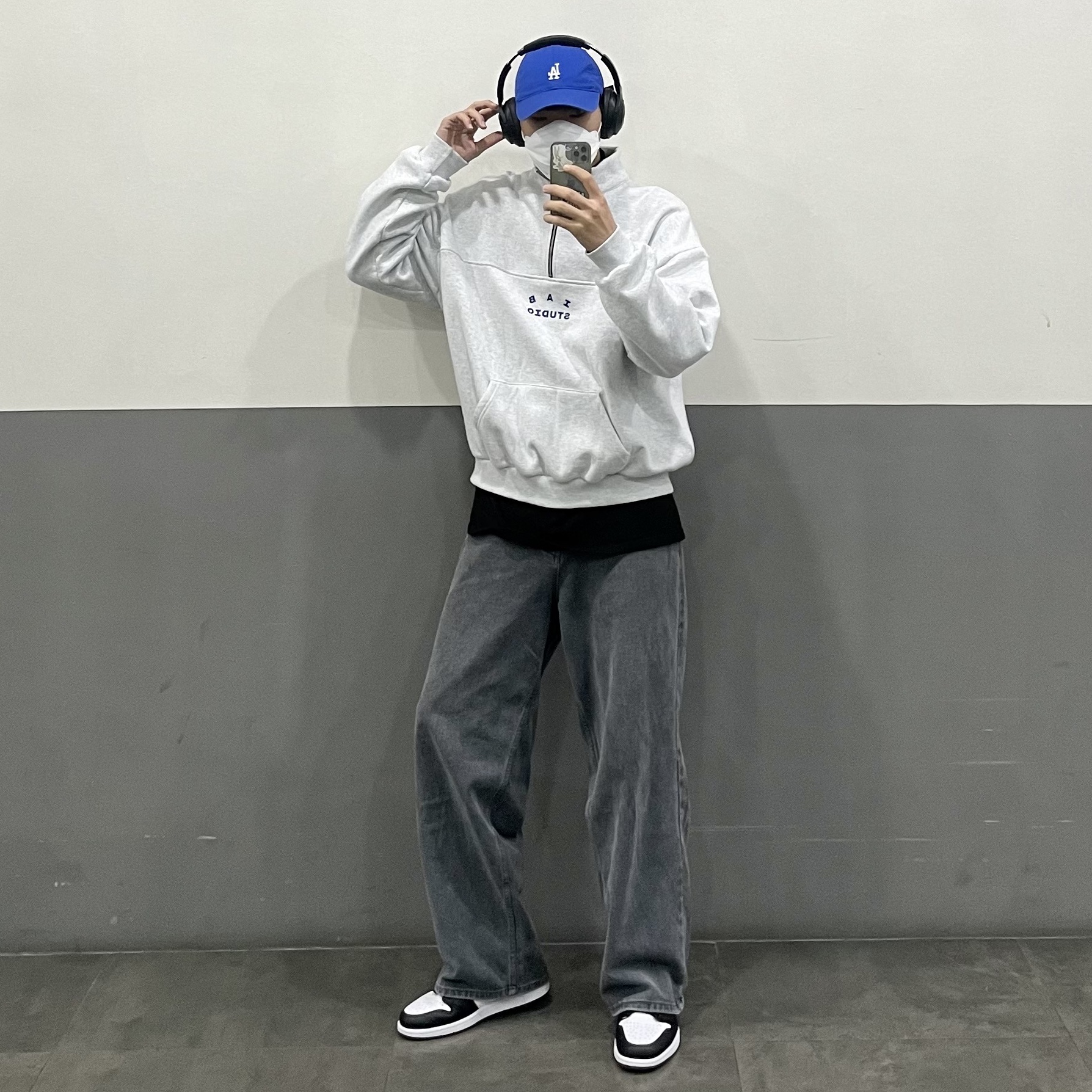 Jordan 1 Retro High OG Black White 2014, IAB Studio Half Zip Pullover Light Gray 착용 스타일