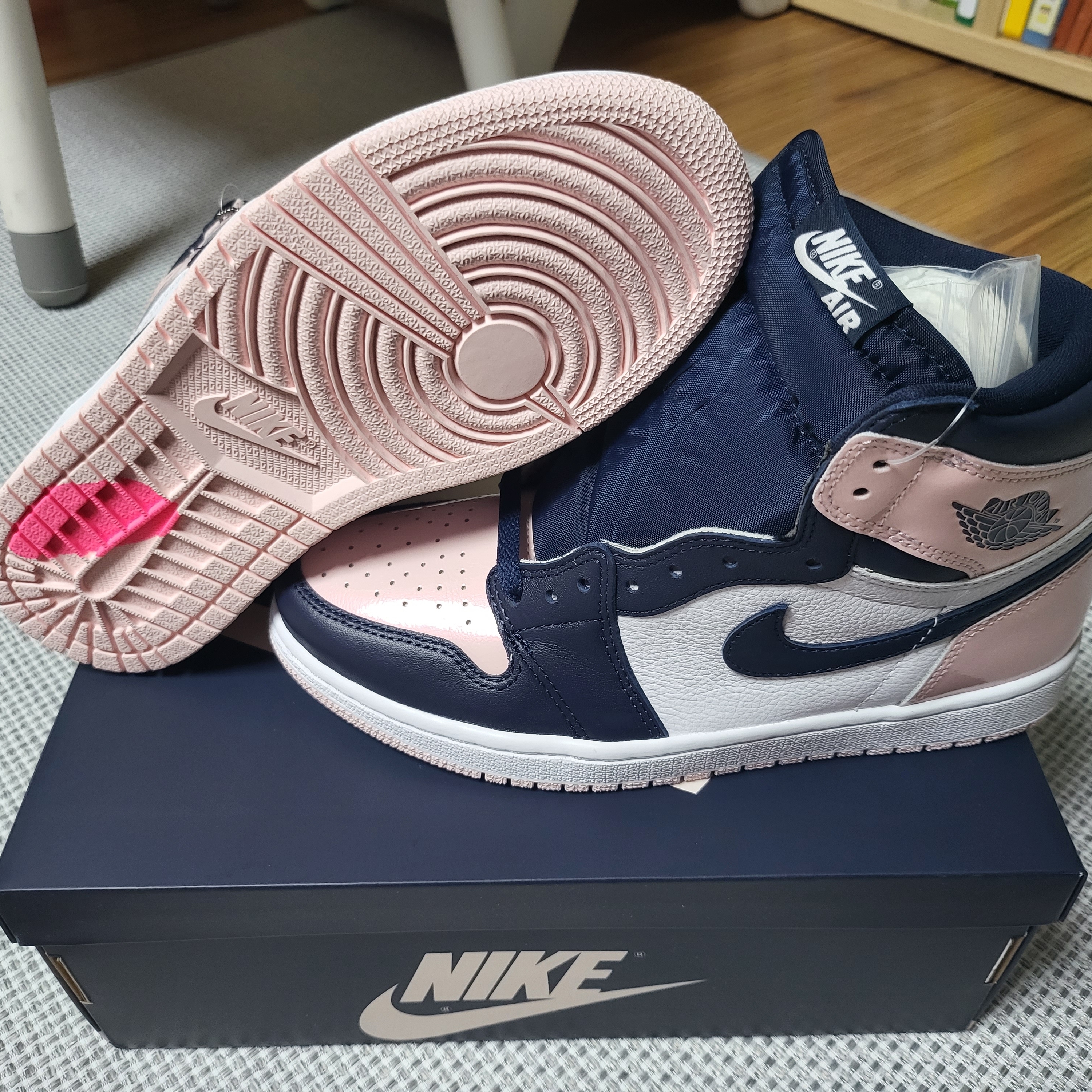 (W) Jordan 1 Retro High OG Atmosphere 착용 스타일 - 1