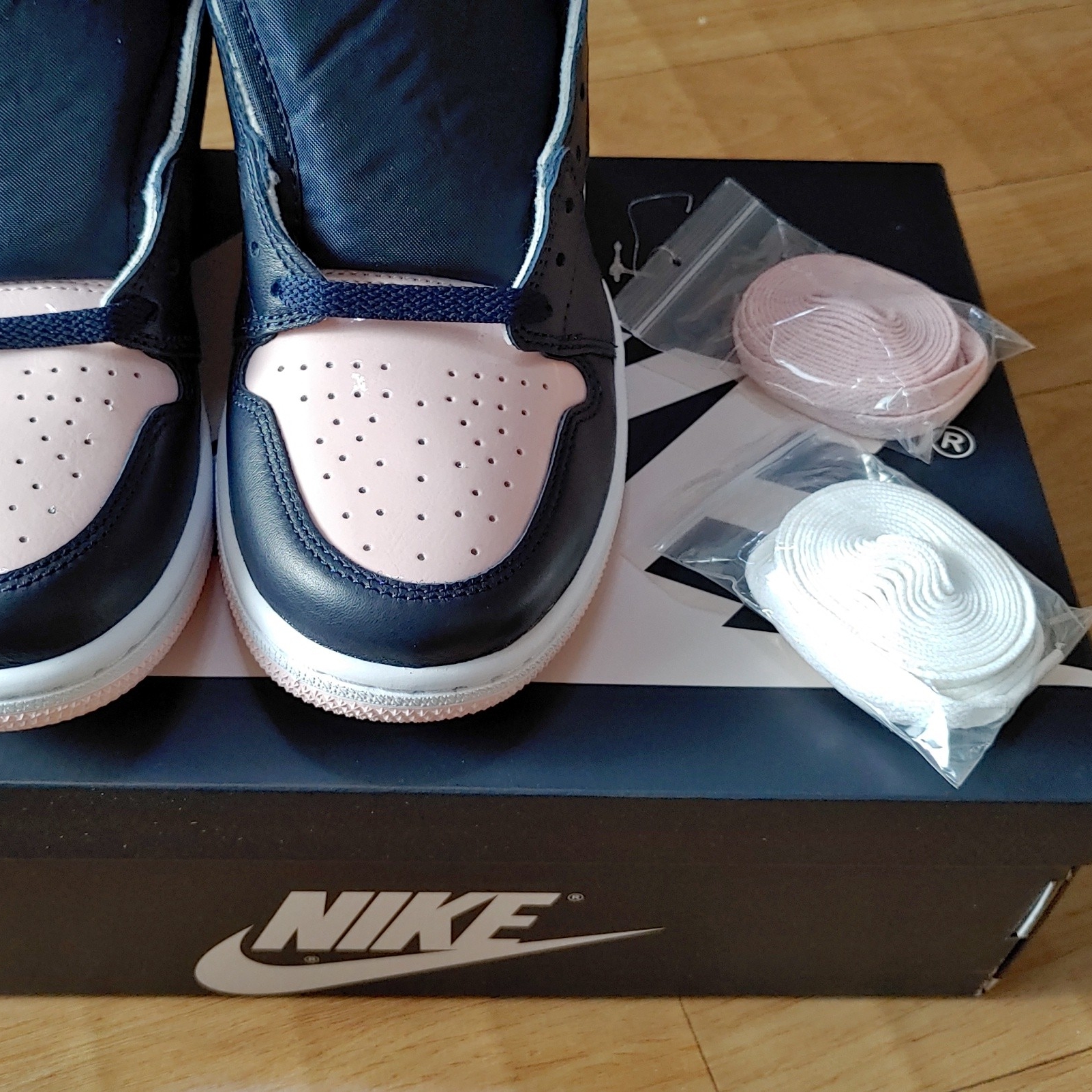 (W) Jordan 1 Retro High OG Atmosphere 착용 스타일 - 2