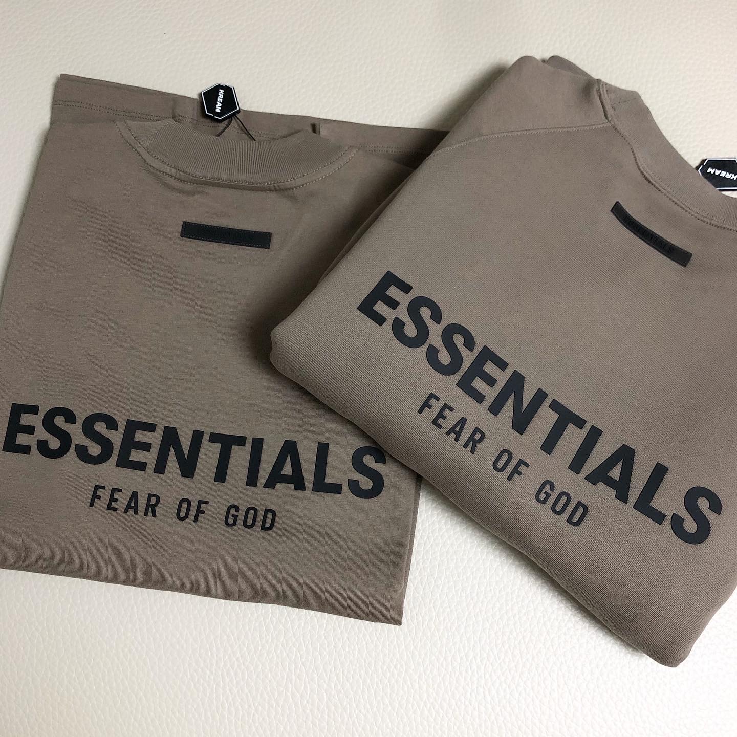 Essentials Pull-Over Crewneck Sweatshirt Taupe - 21SS, Essentials Long Sleeve T-Shirt Taupe - 21SS 착용 스타일
