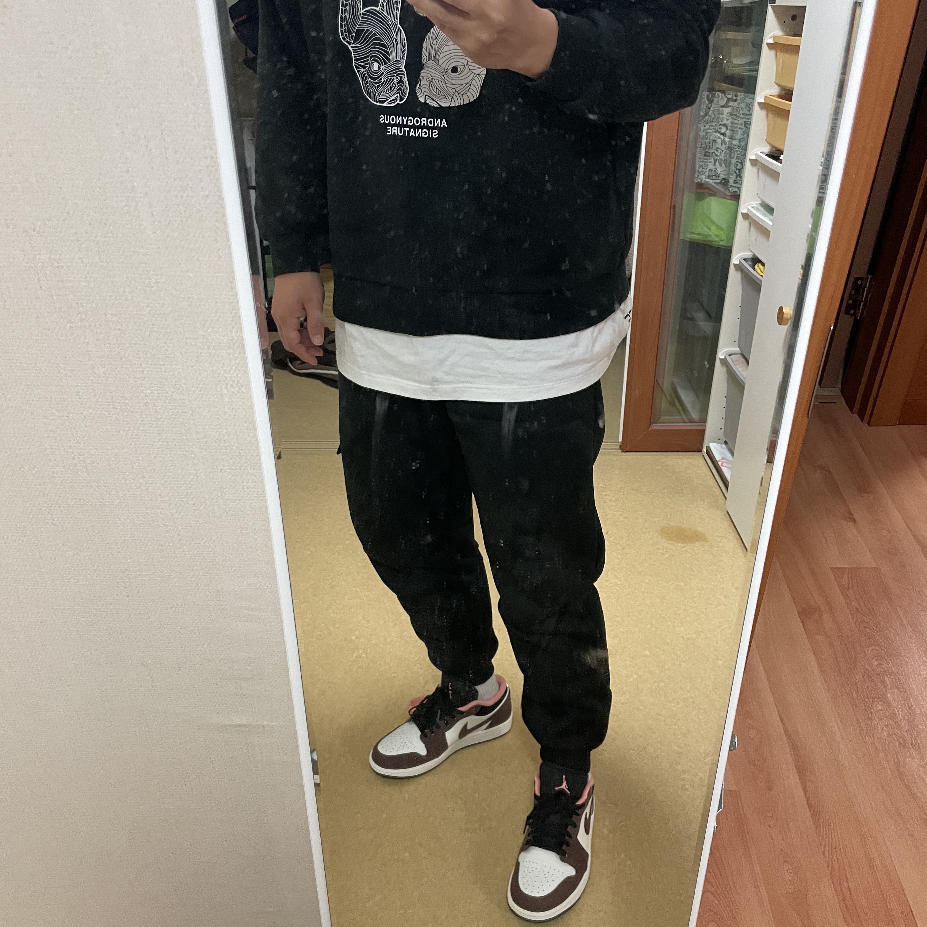 Jordan 1 Low SE Chocolate Bliss 착용 스타일 - 3
