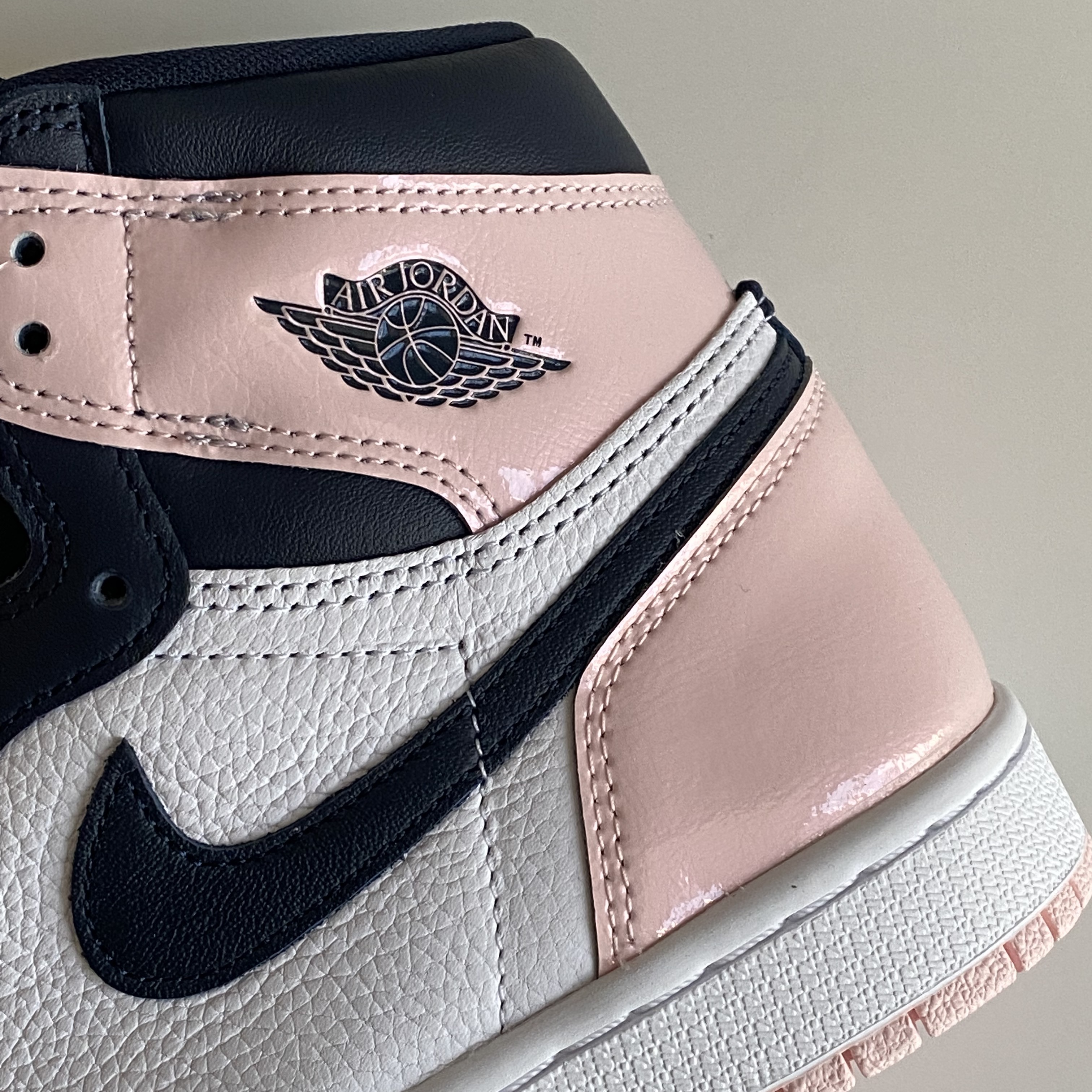 (W) Jordan 1 Retro High OG Atmosphere 착용 스타일 - 1