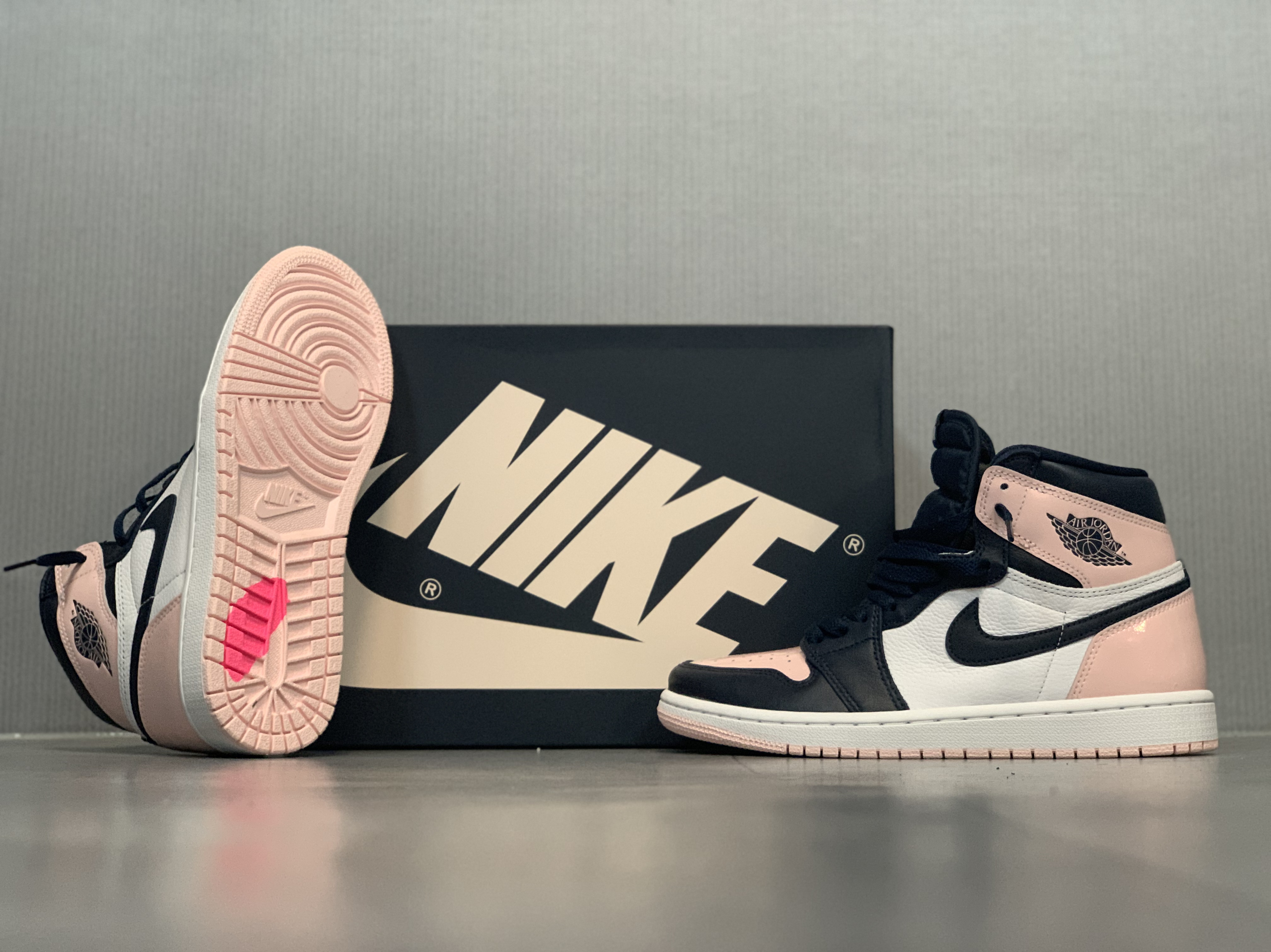 (W) Jordan 1 Retro High OG Atmosphere 착용 스타일 - 1