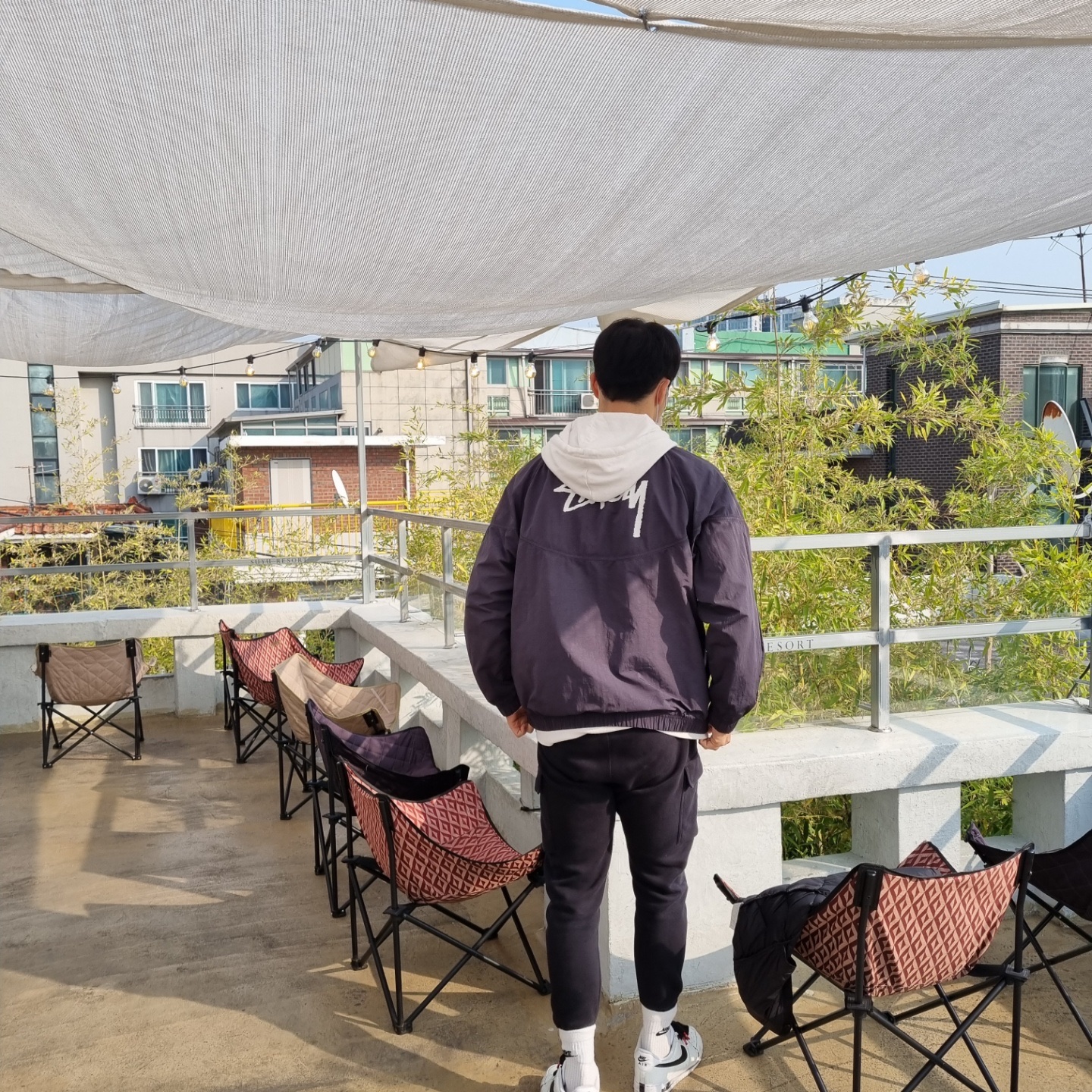 Nike x Stussy Windrunner Jacket Off Noir, Nike x Peaceminusone Air Force 1 Low Para-Noise 2.0 착용 스타일 - 1