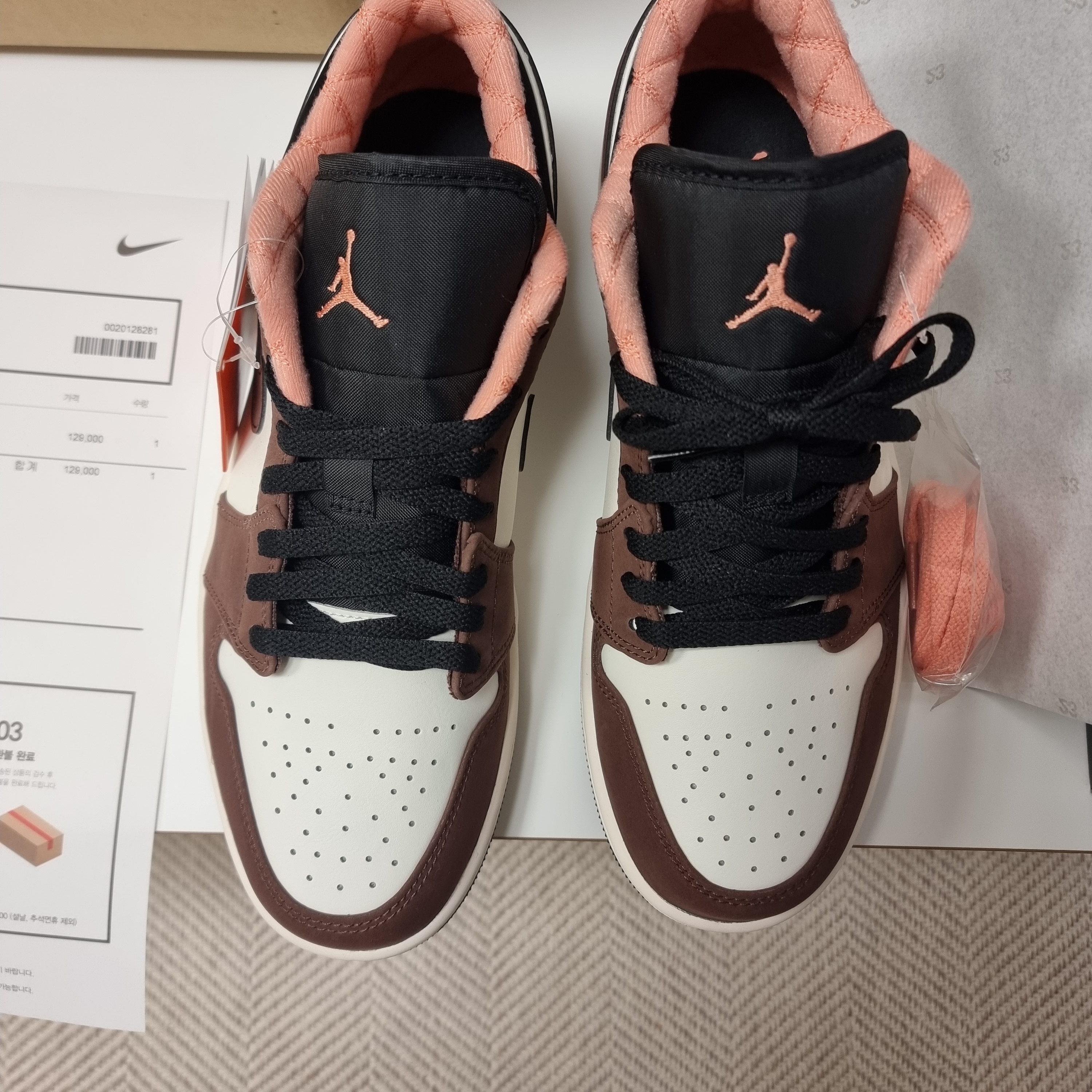 Jordan 1 Low SE Chocolate Bliss 착용 스타일 - 5