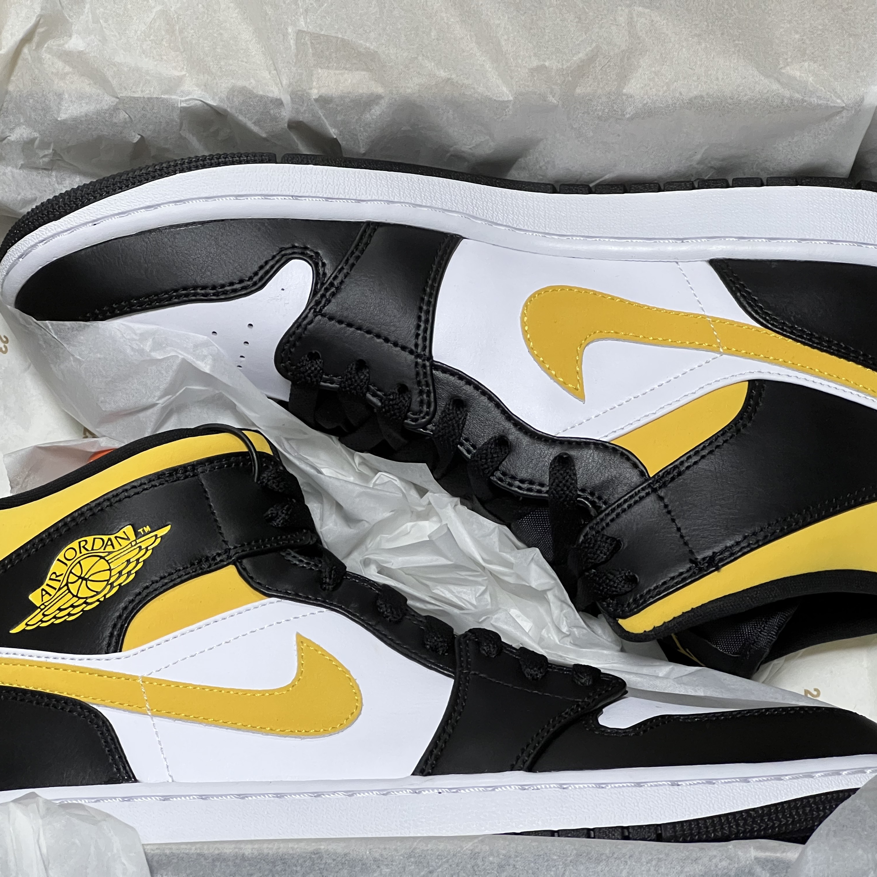 Jordan 1 Mid Pollen 착용 스타일 - 2