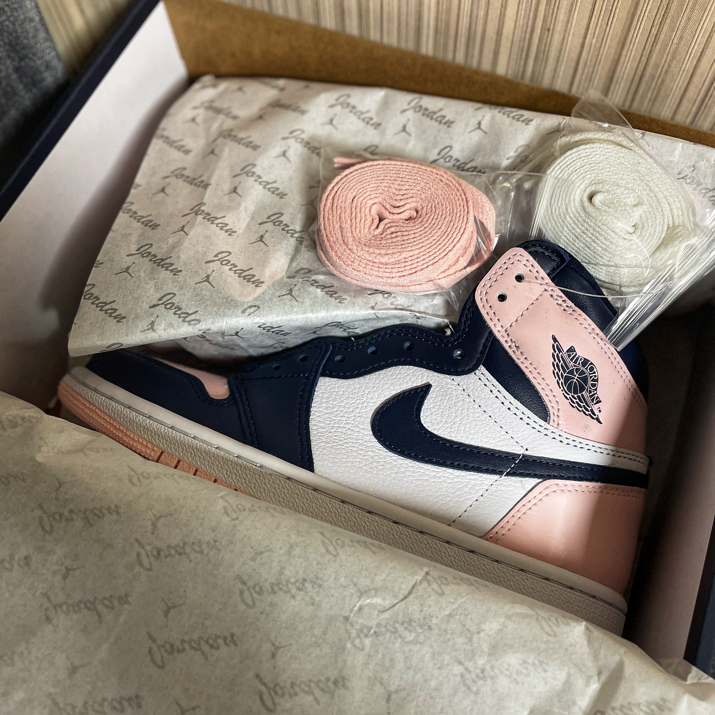 (W) Jordan 1 Retro High OG Atmosphere 착용 스타일