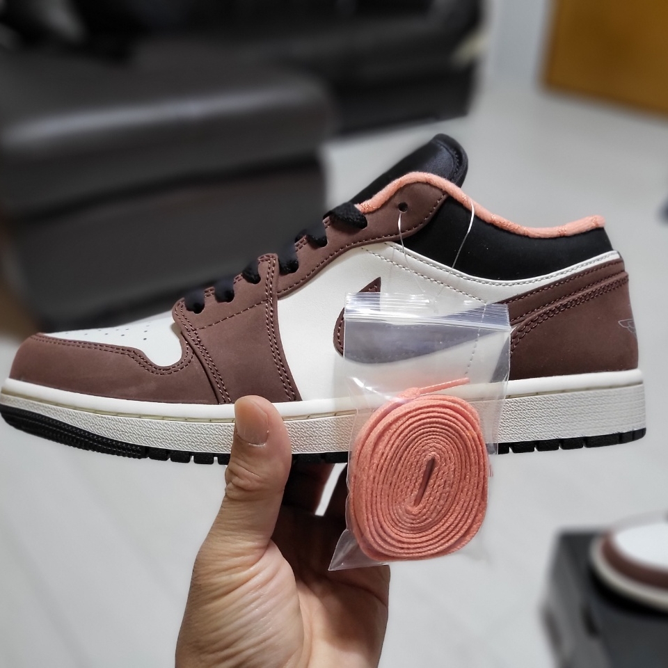 Jordan 1 Low SE Chocolate Bliss 착용 스타일 - 1