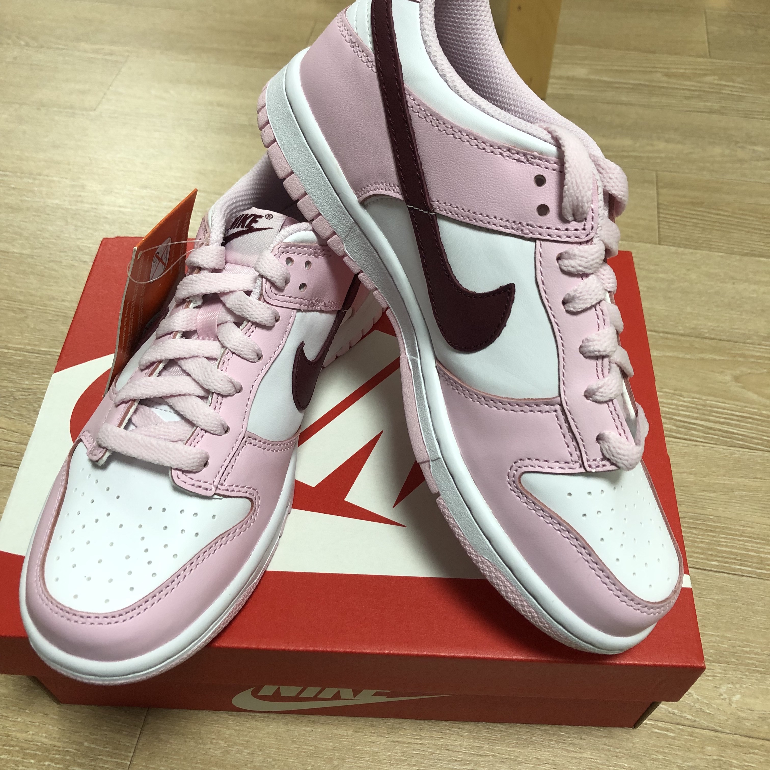 (GS) Nike Dunk Low Pink Foam 착용 스타일 - 1