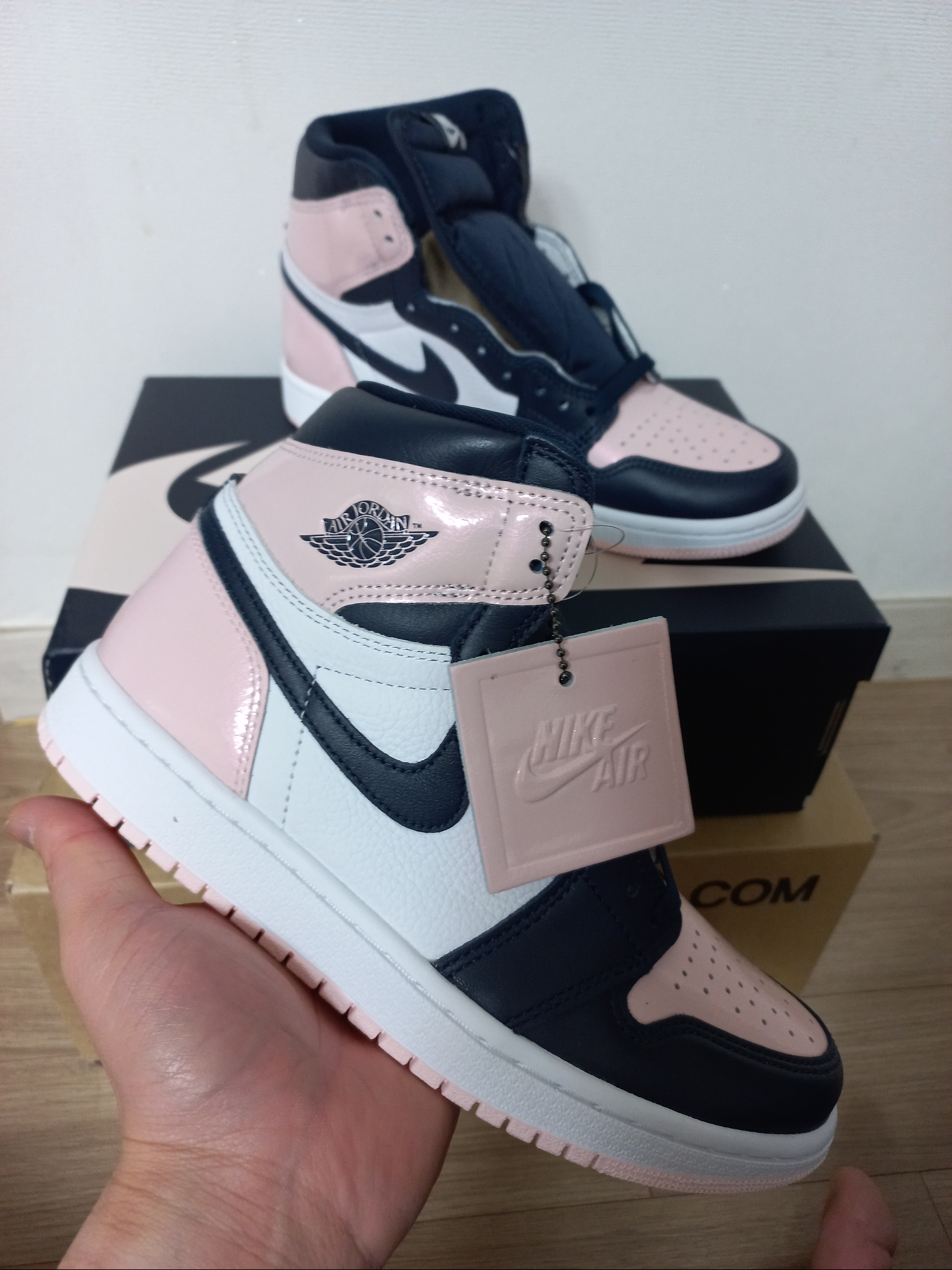 (W) Jordan 1 Retro High OG Atmosphere 착용 스타일 - 1