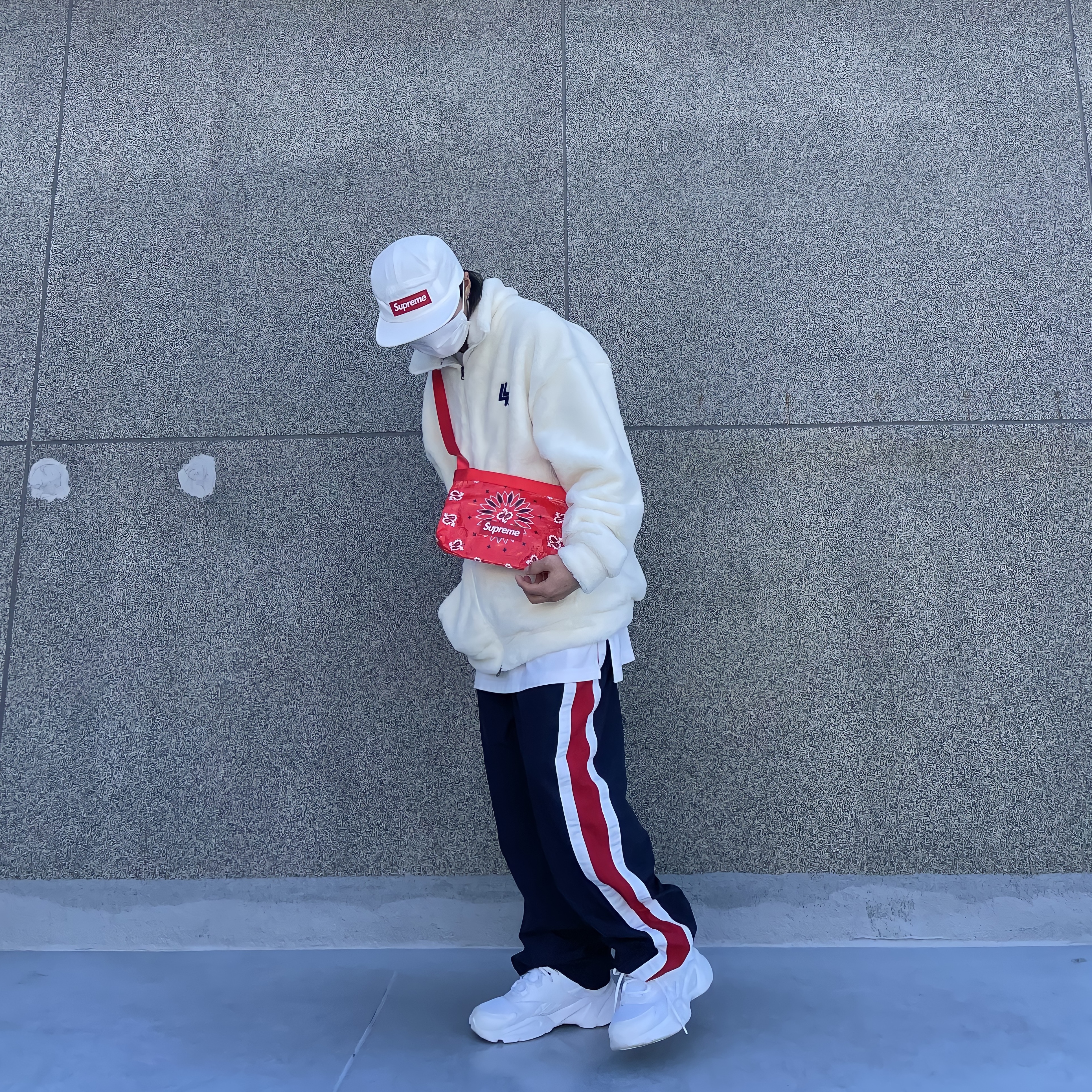 Supreme Bandana Tarp Side Bag Red - 21SS 착용 스타일