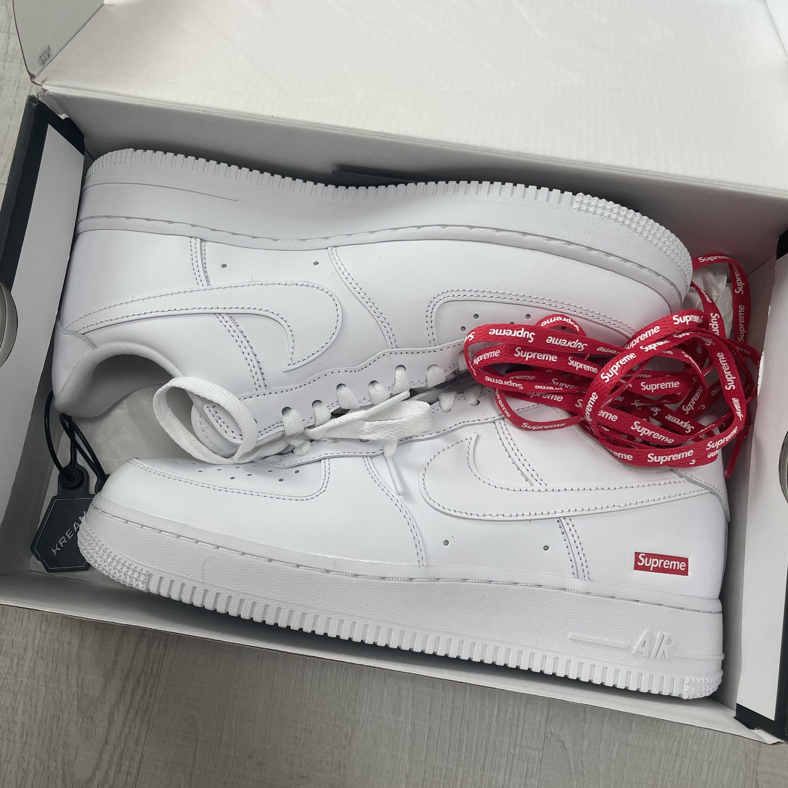 Nike x Supreme Air Force 1 Low White 착용 스타일