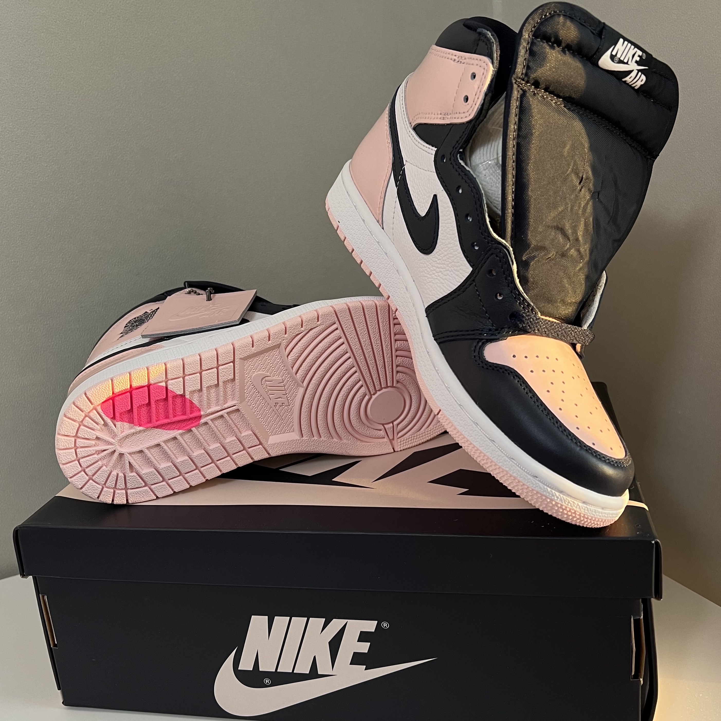 (W) Jordan 1 Retro High OG Atmosphere 착용 스타일