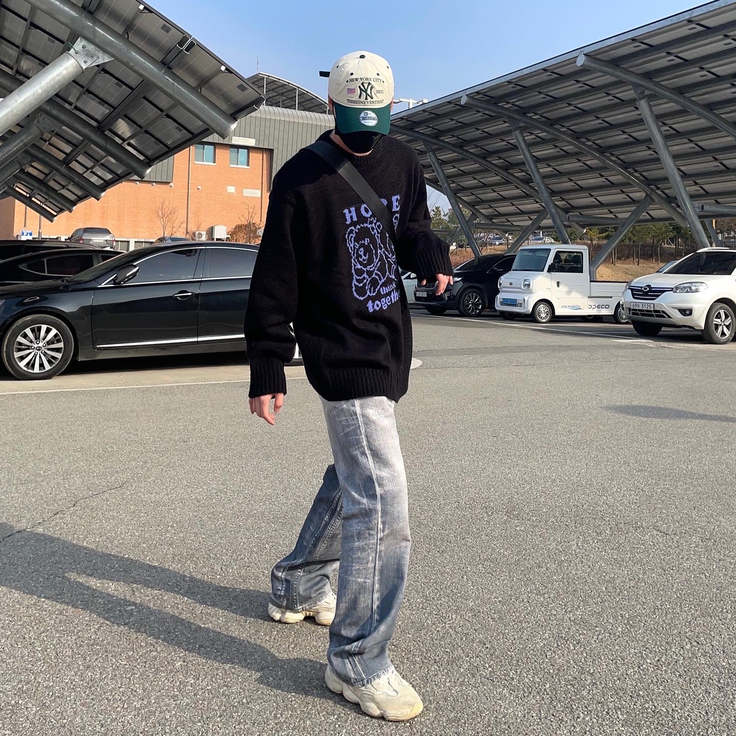 Adidas Yeezy 500 Bone White 착용 스타일