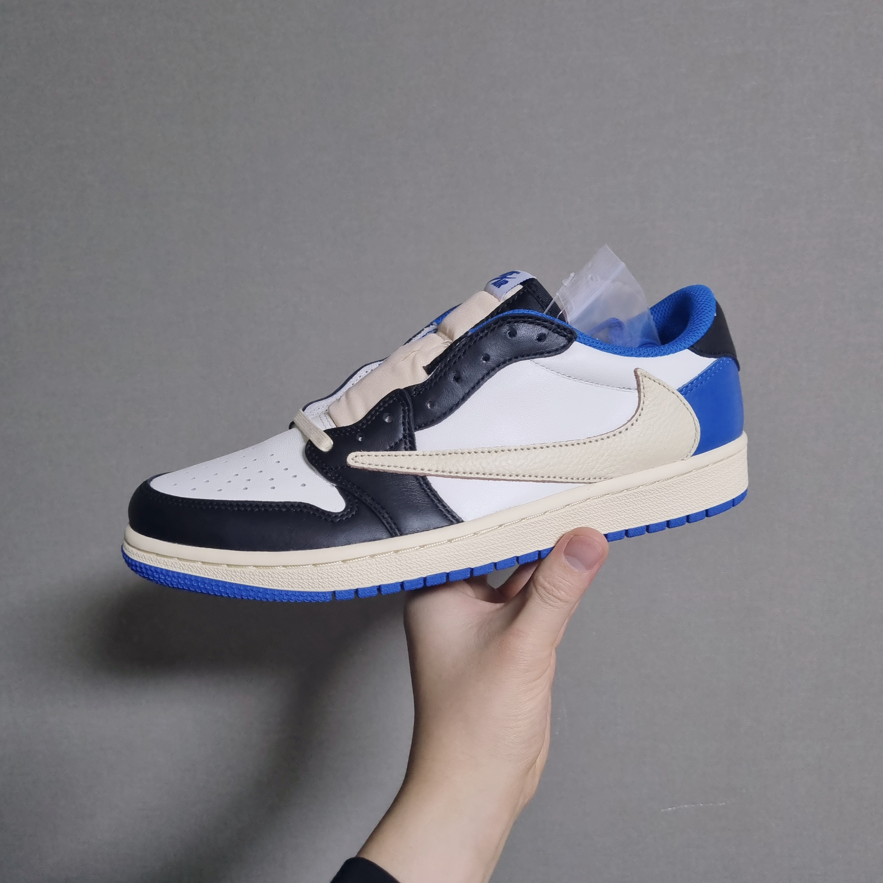 Jordan 1 x Travis Scott x Fragment Retro Low OG SP Military Blue 착용 스타일