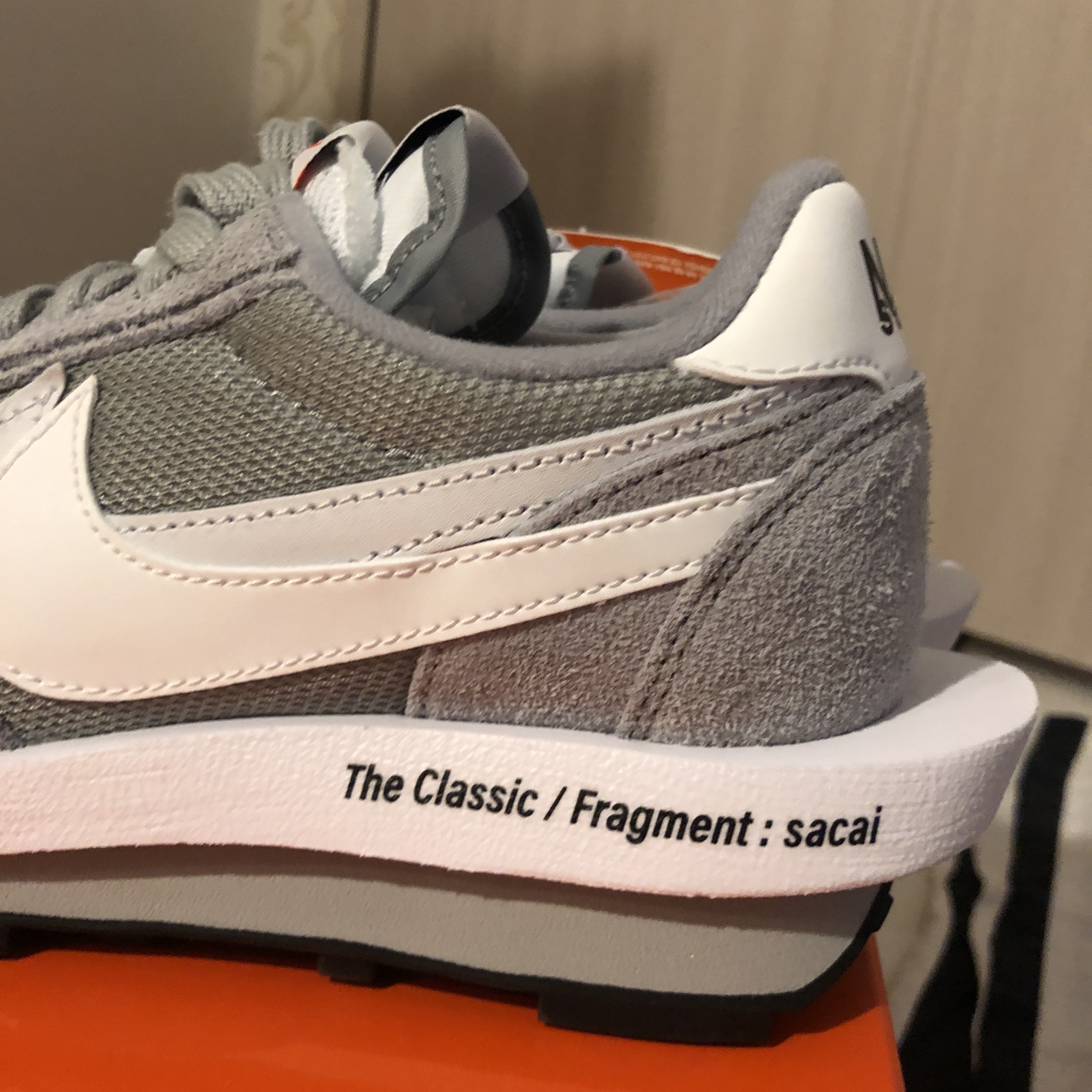 Nike x Sacai x Fragment LDWaffle Light Smoke Grey 착용 스타일 - 3